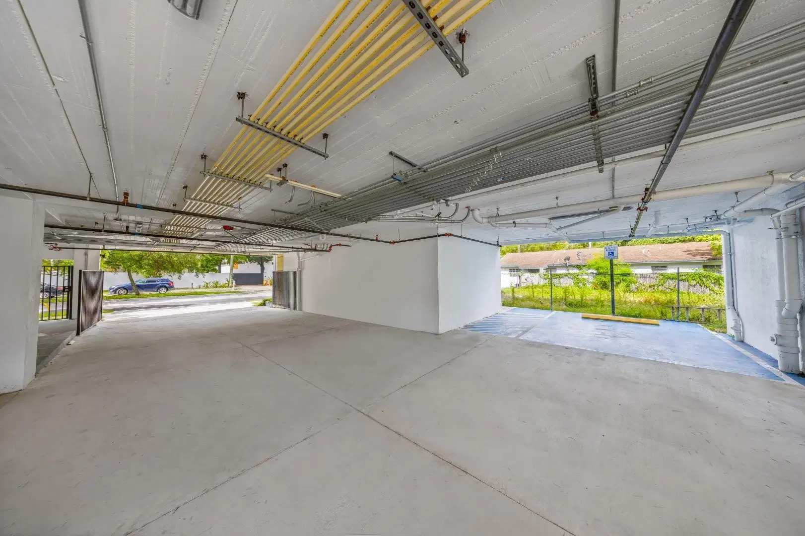 147 NW 59th St, Miami – Exterior
