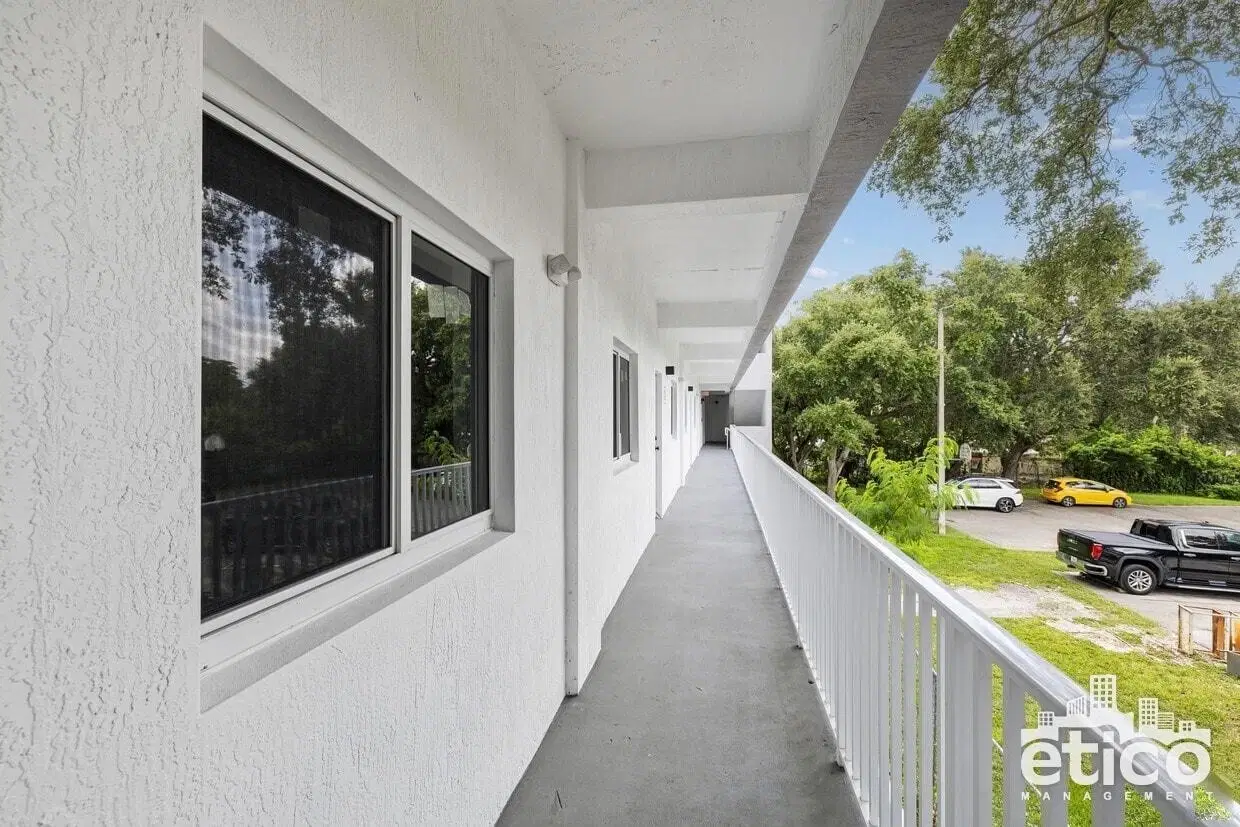147 NW 59th St, Miami – Exterior