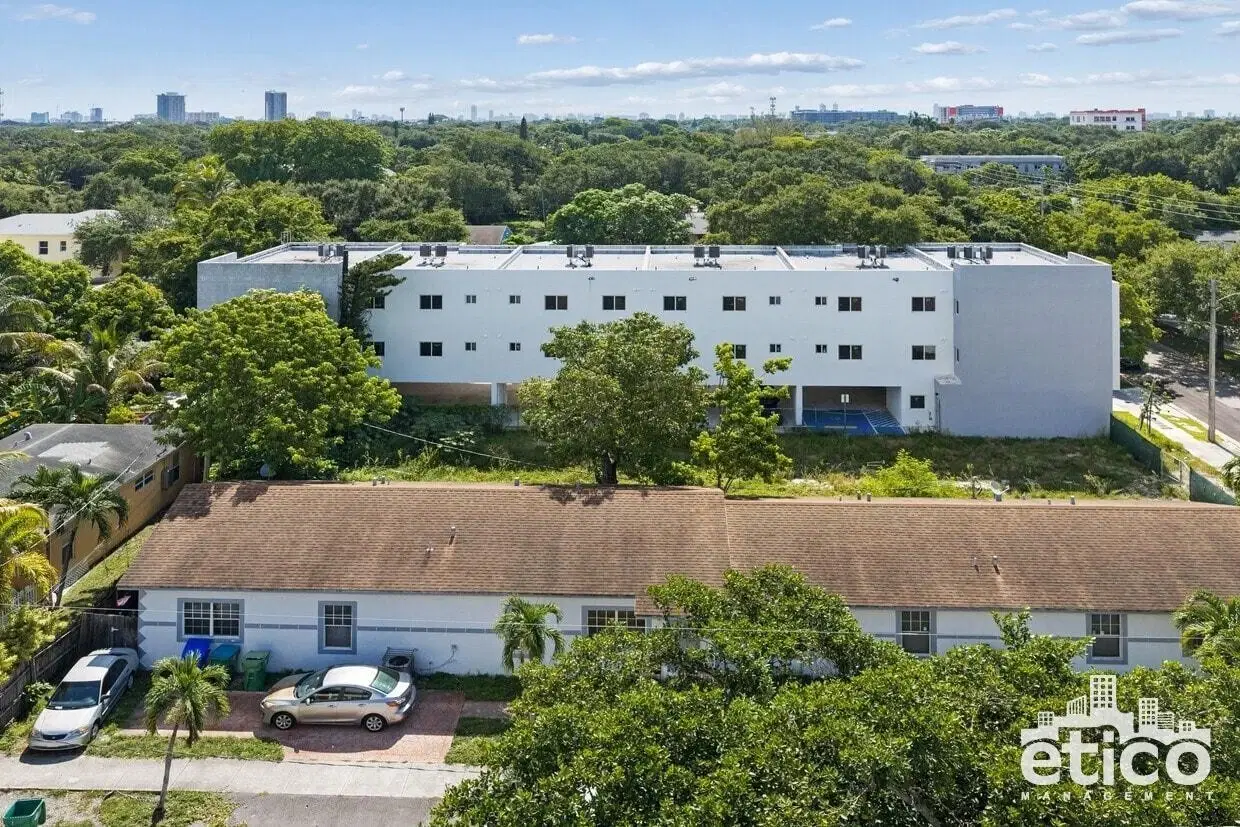 147 NW 59th St, Miami – Exterior