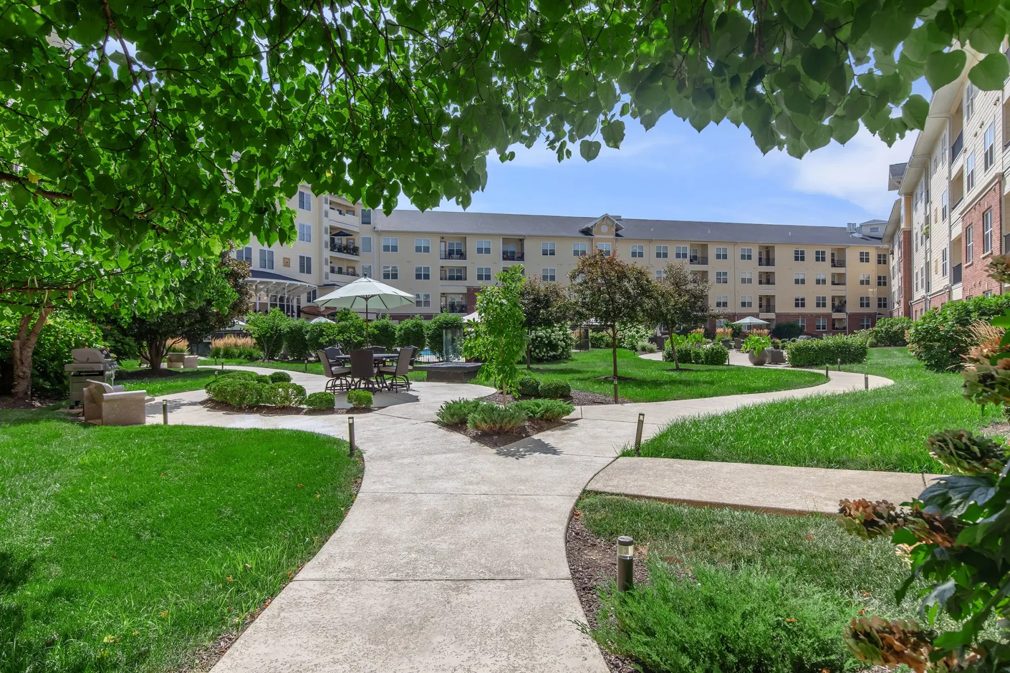 Mansions on the Plaza, St. Louis – Exterior