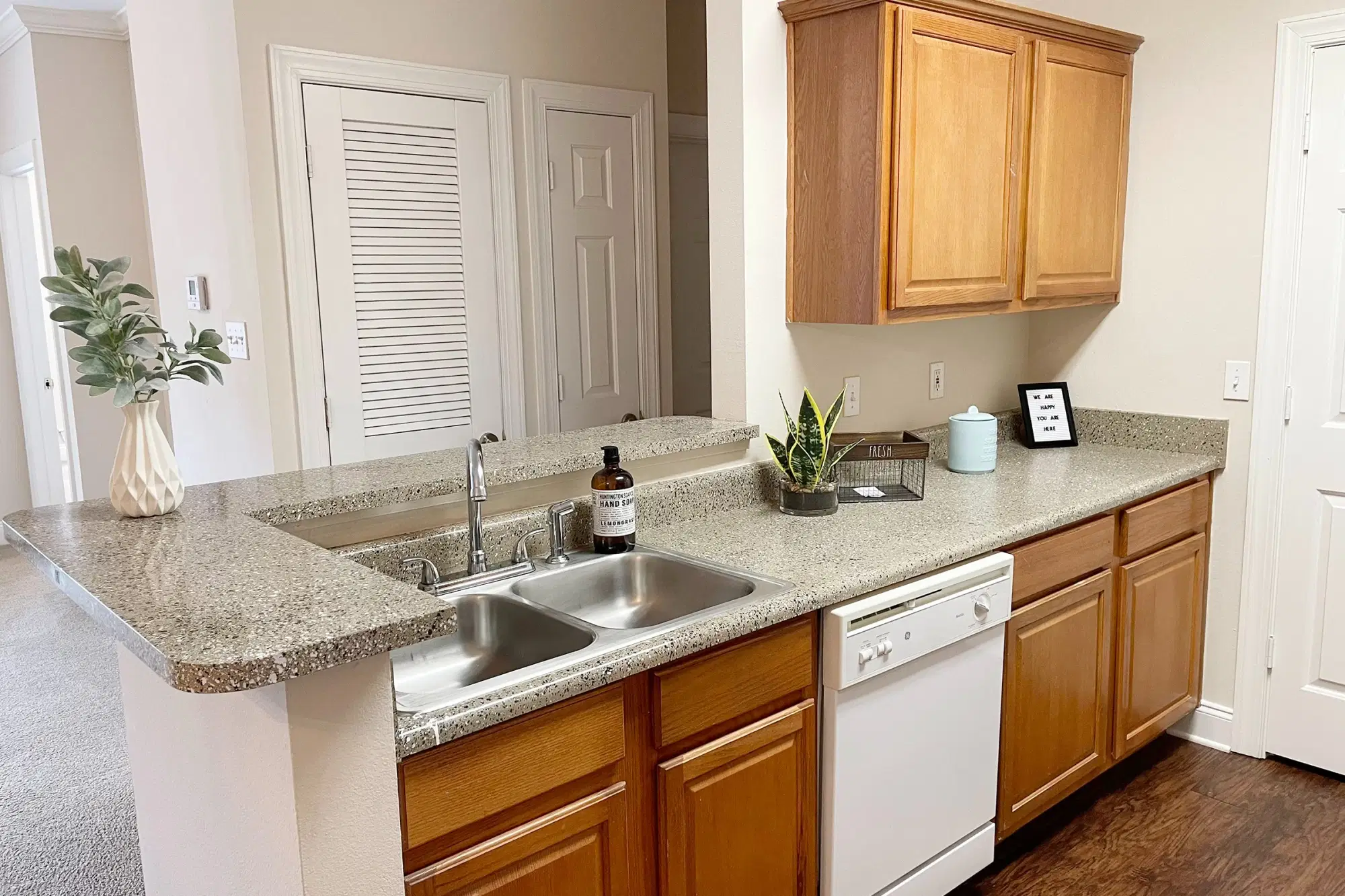 Citiscape at Essen, Baton Rouge – Kitchen