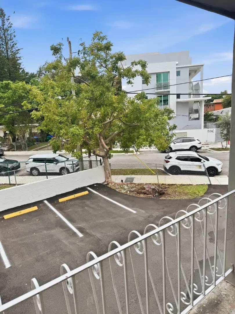 1560, Miami – Exterior