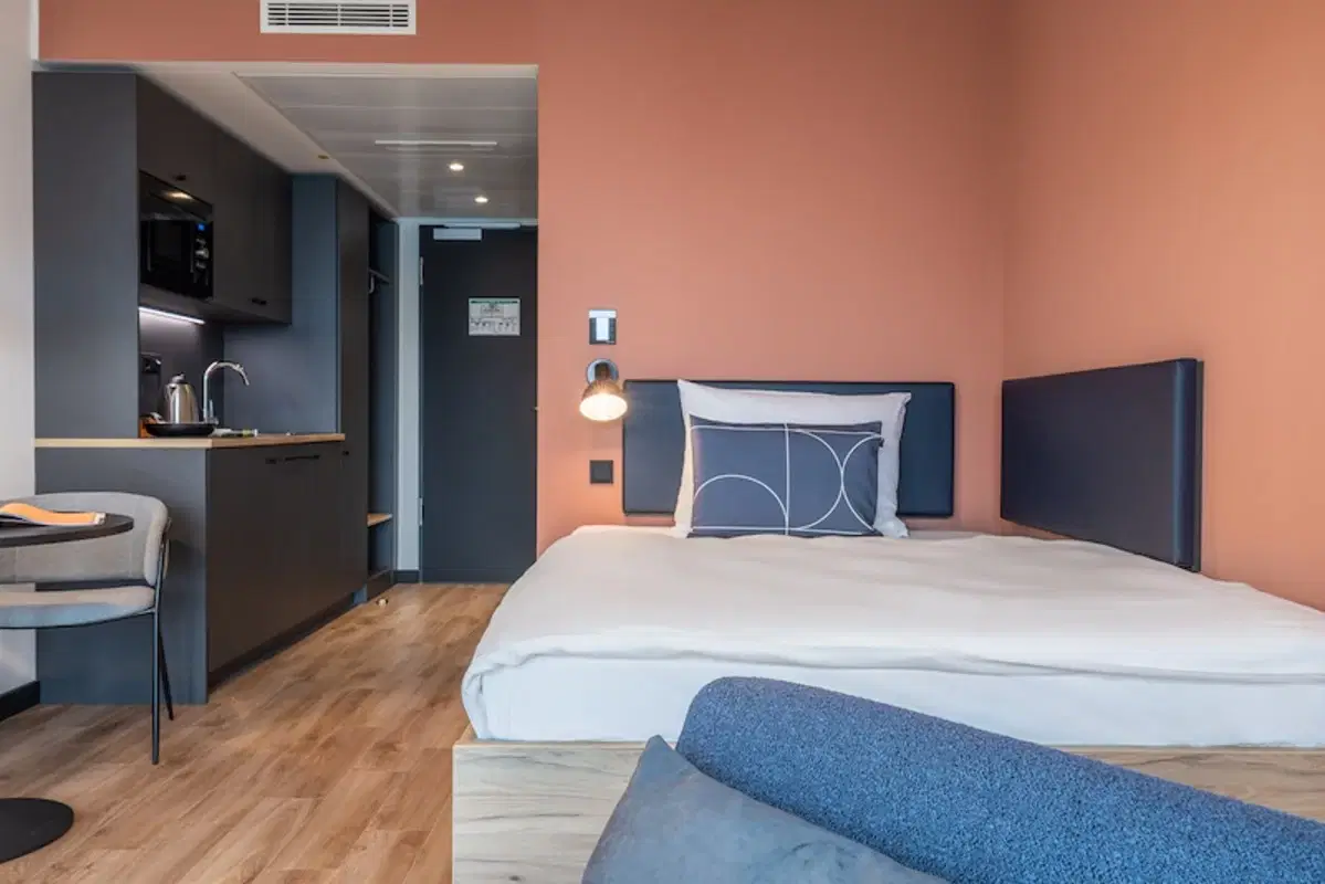The Base, Munich – The Base Easy