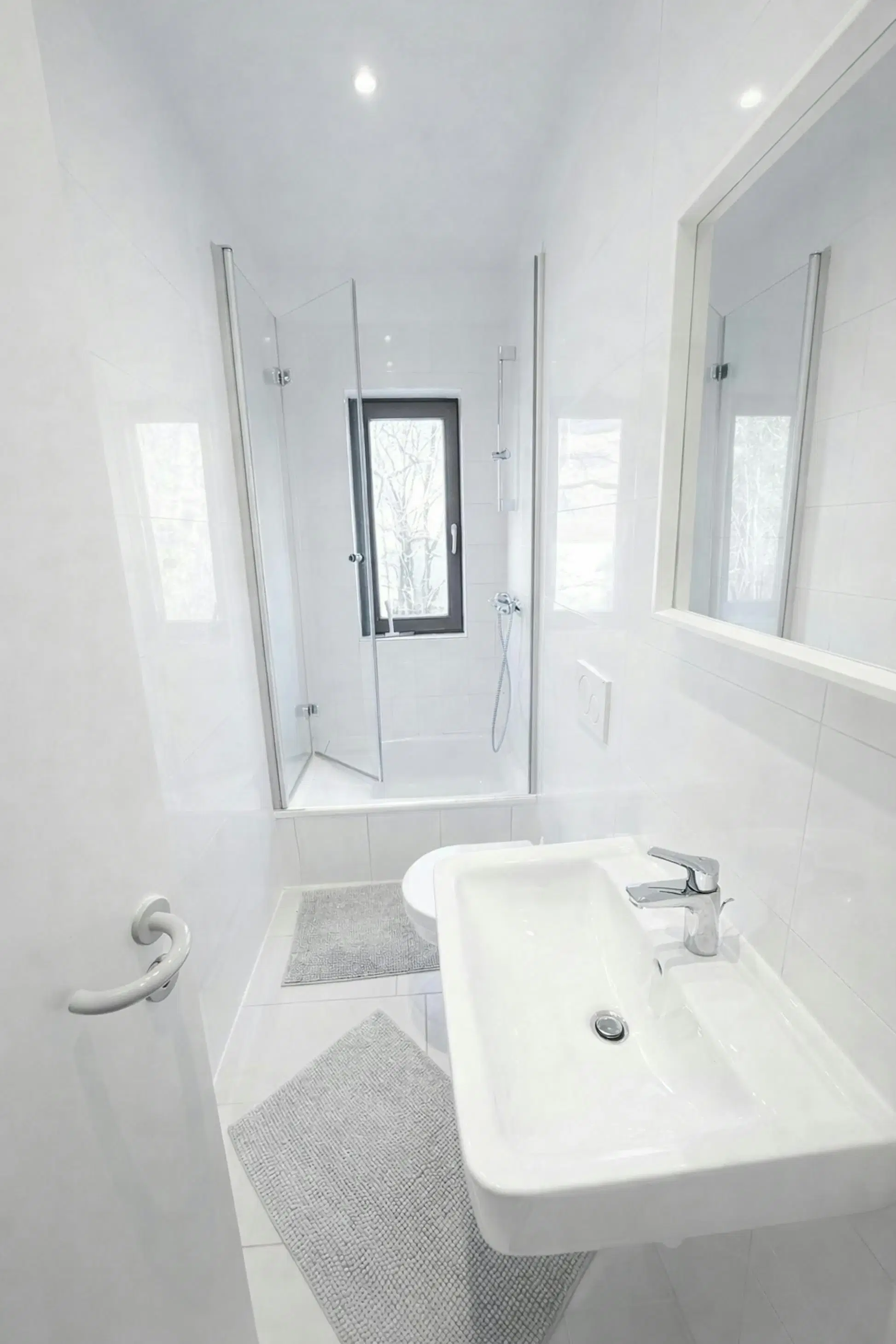 MHM 81479, Munich – Bathroom