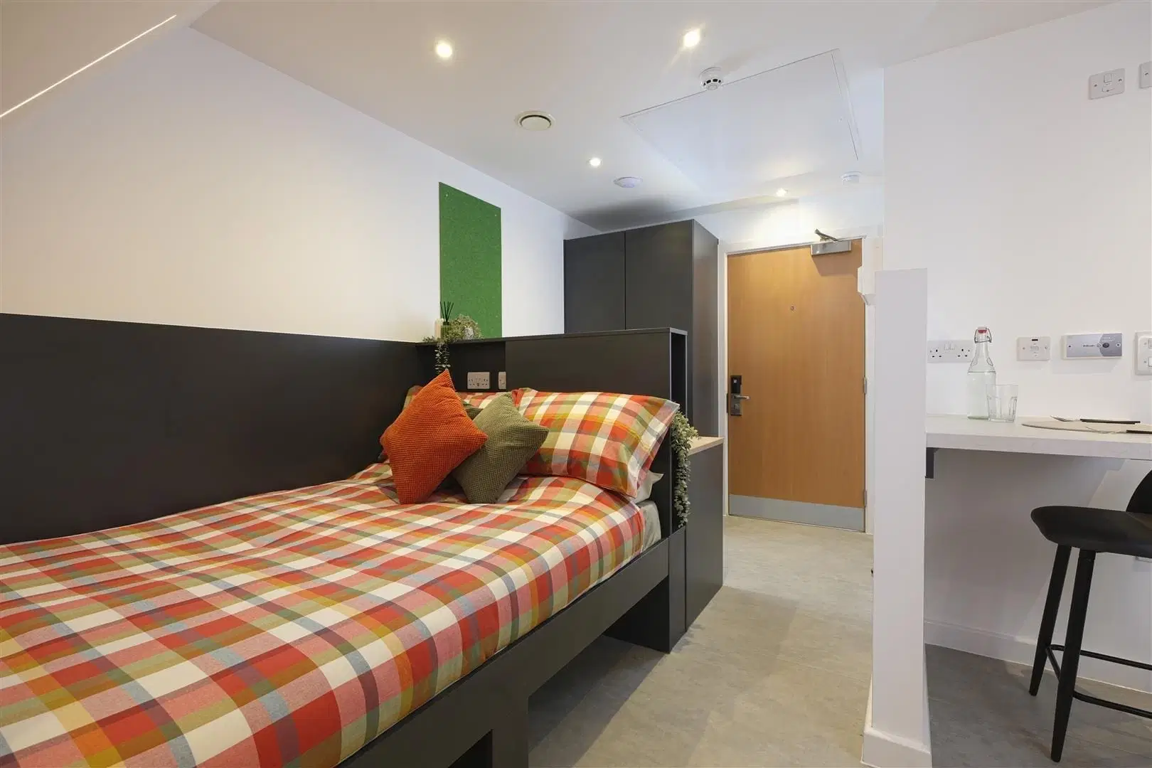 Freeman, Canterbury – Studio Style L09