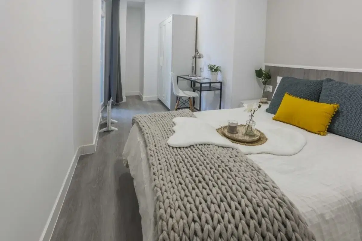 SPC 28045, Madrid – #12605: 8 Bed 2 Bath Room (Habitación con cama doble cerca de Madrid centro)
