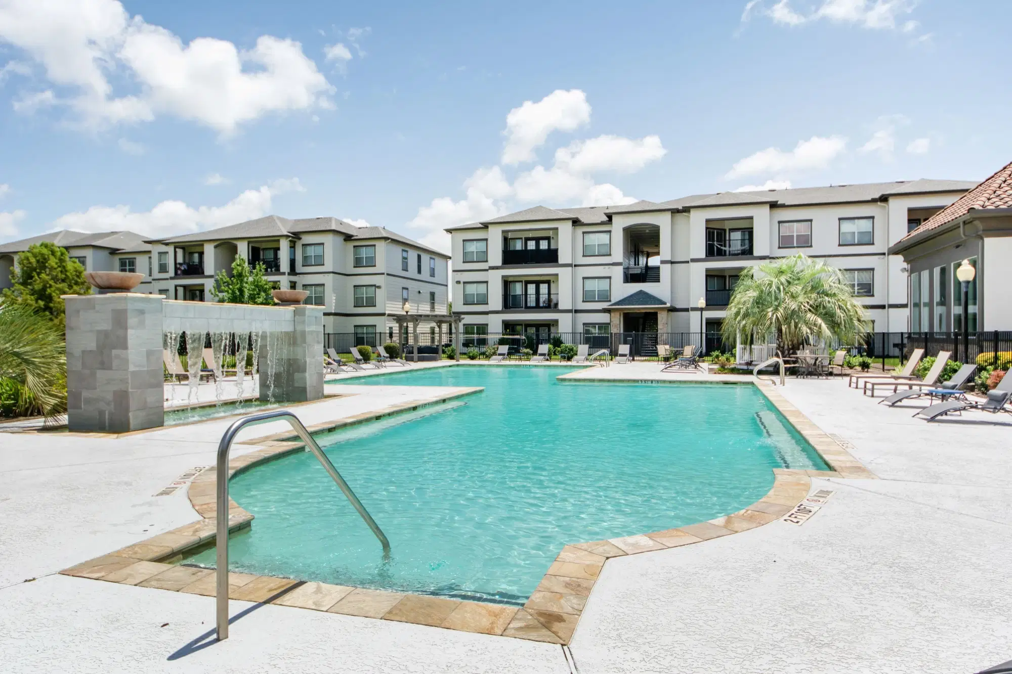 Oxford At Country Club, Baytown – Exterior