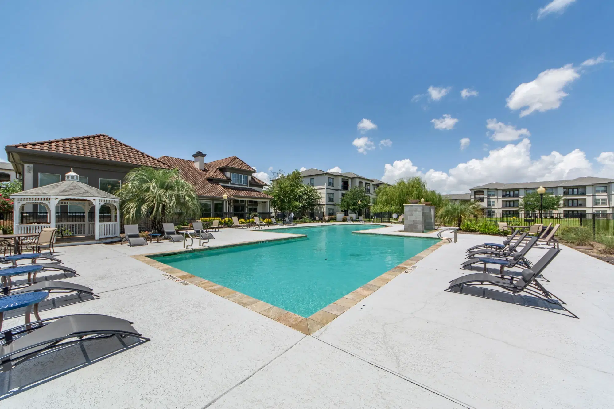 Oxford At Country Club, Baytown – Exterior