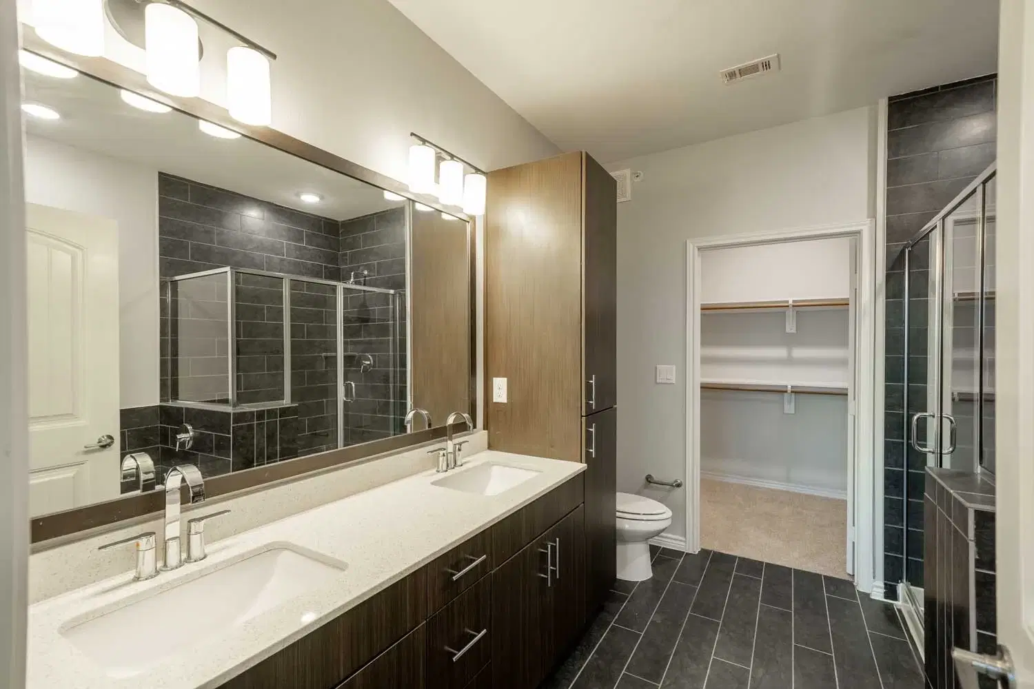 Oxford at Medical Center, San Antonio – Bathroom