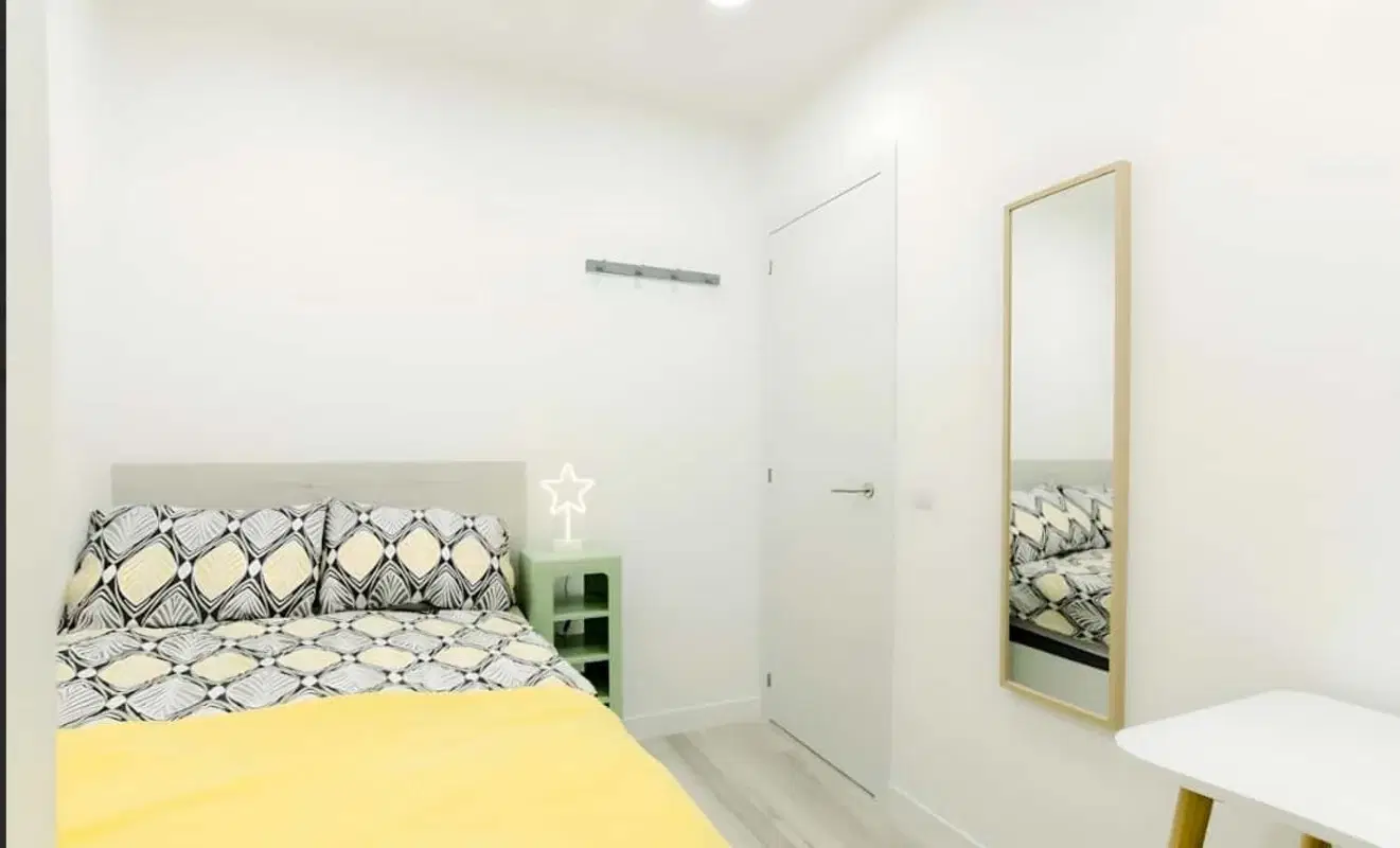 SPC 28045, Madrid – #193677: 4 Bed 1 Bath Room (Calle Aldea del Fresno)