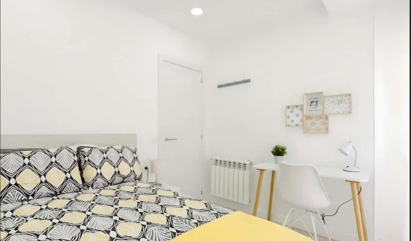 SPC 28045, Madrid – #193681: 4 Bed 1 Bath Room (Calle Aldea del Fresno)