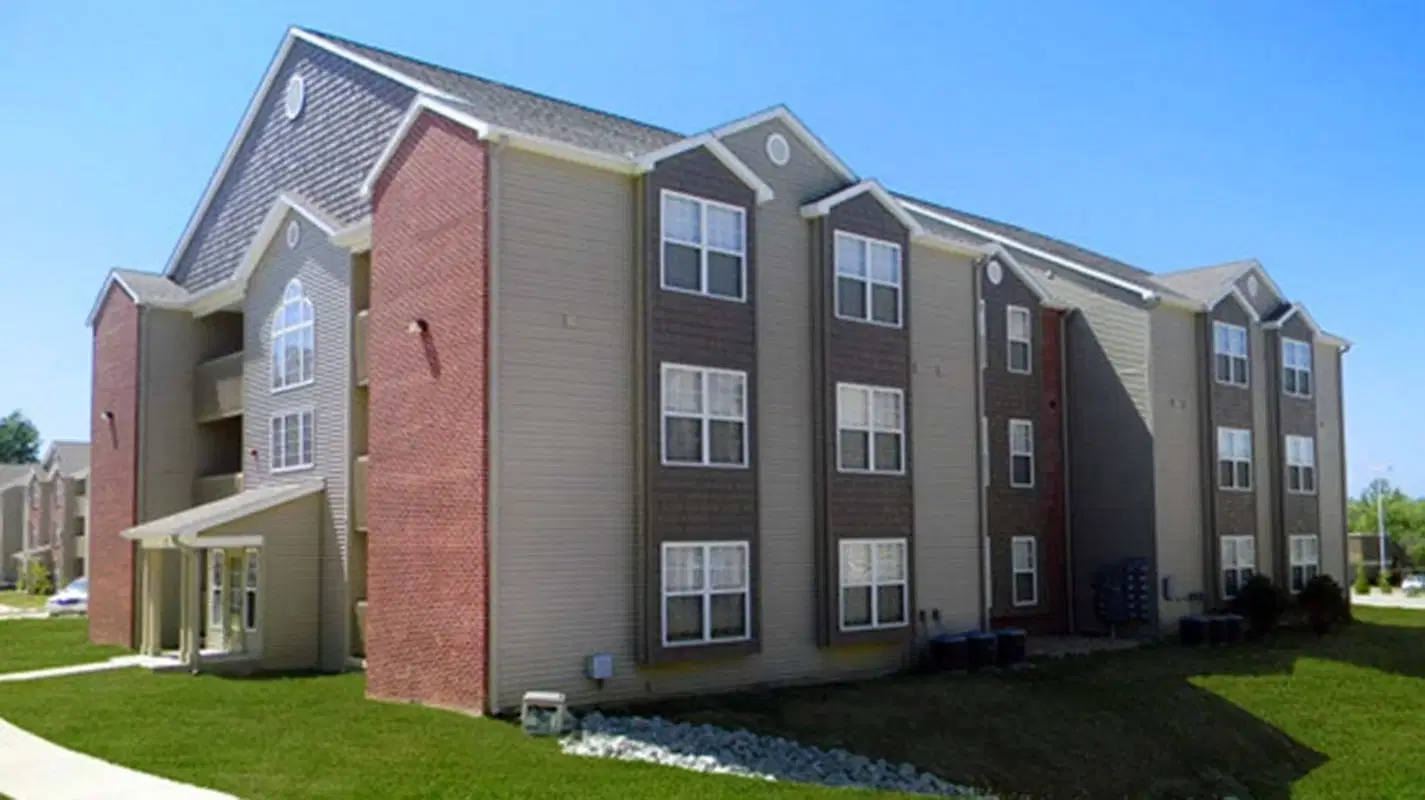 900 on Park Apartments, Carbondale – Exterior