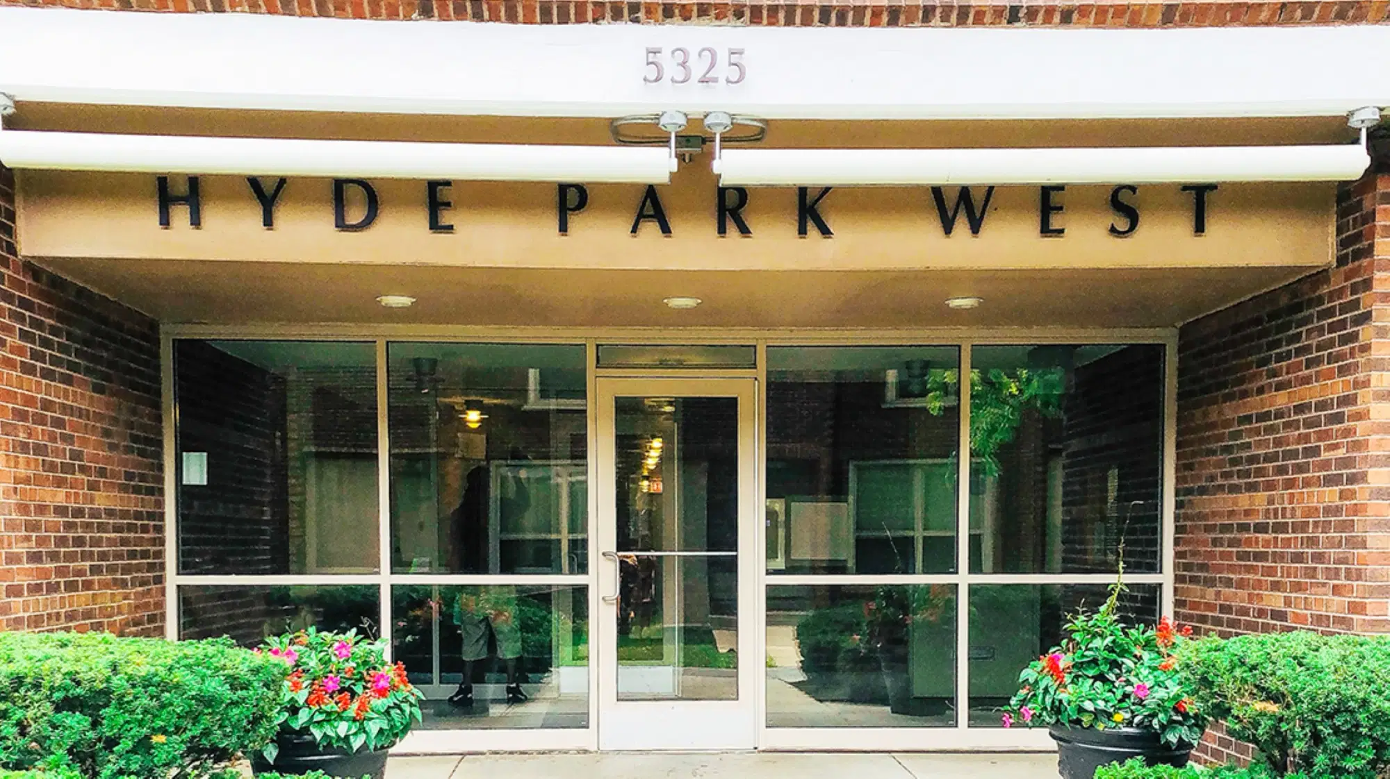 Hyde Park West Apartments & Townhomes, Chicago – Exterior
