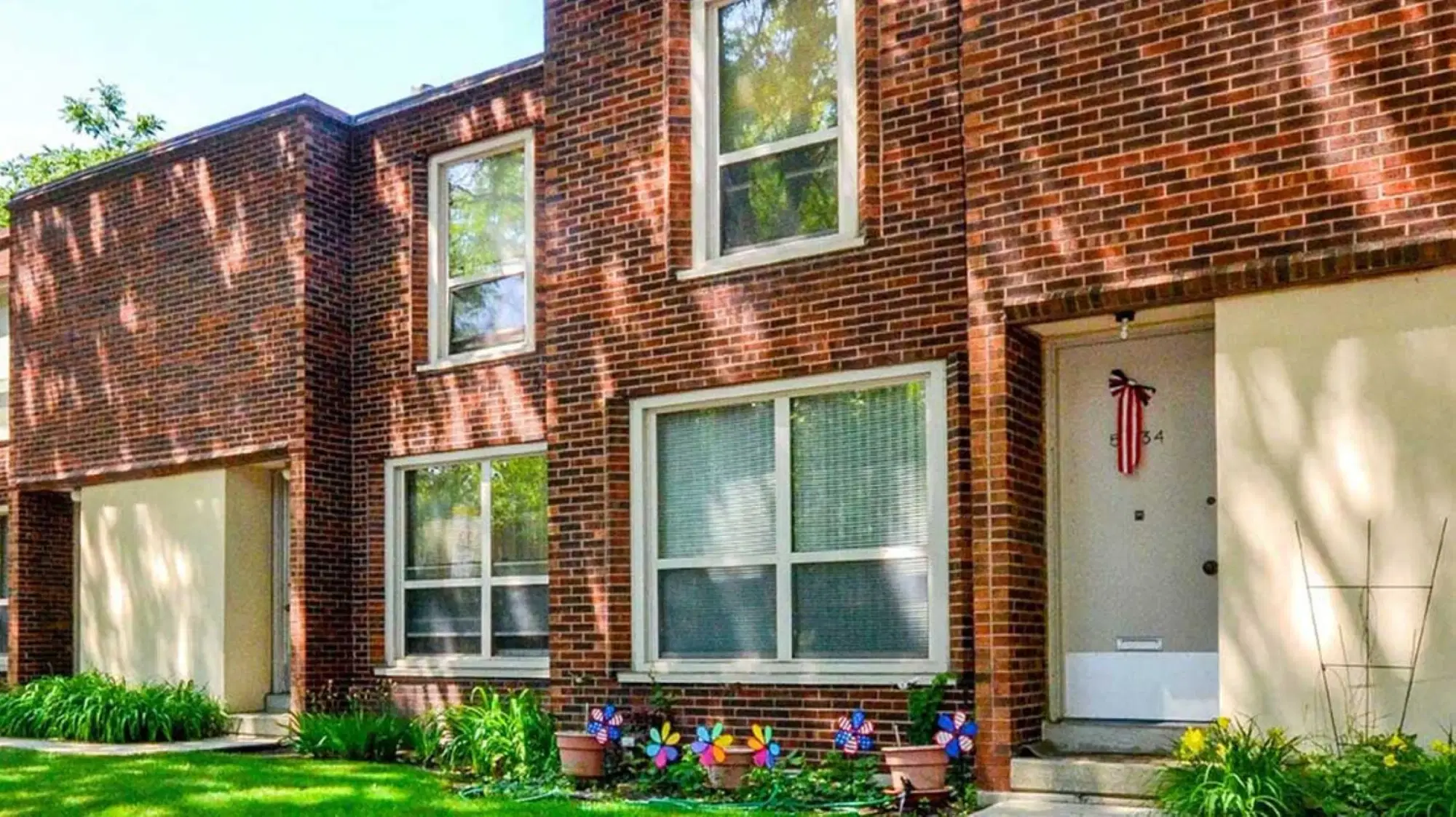 Hyde Park West Apartments & Townhomes, Chicago – Exterior