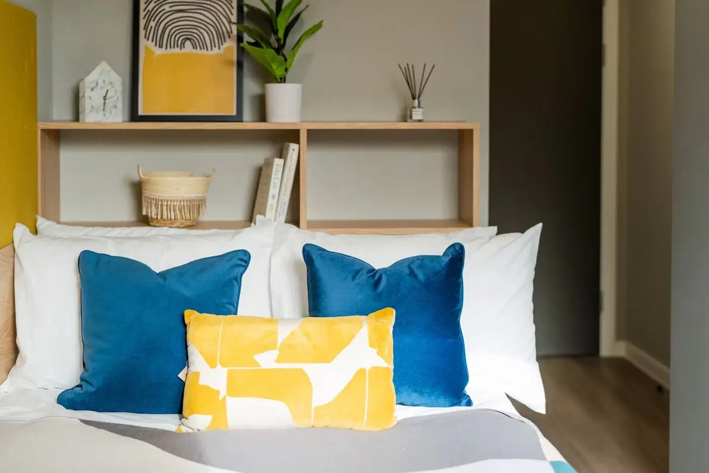 Zinc Quarter, Bristol – Bedroom Classic (Shared Bathroom)