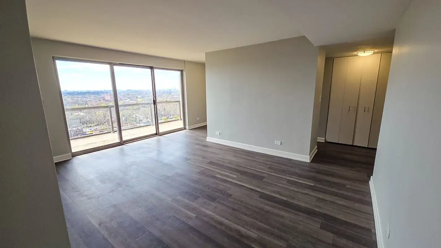 The Jefferson Apartments, Detroit – Room