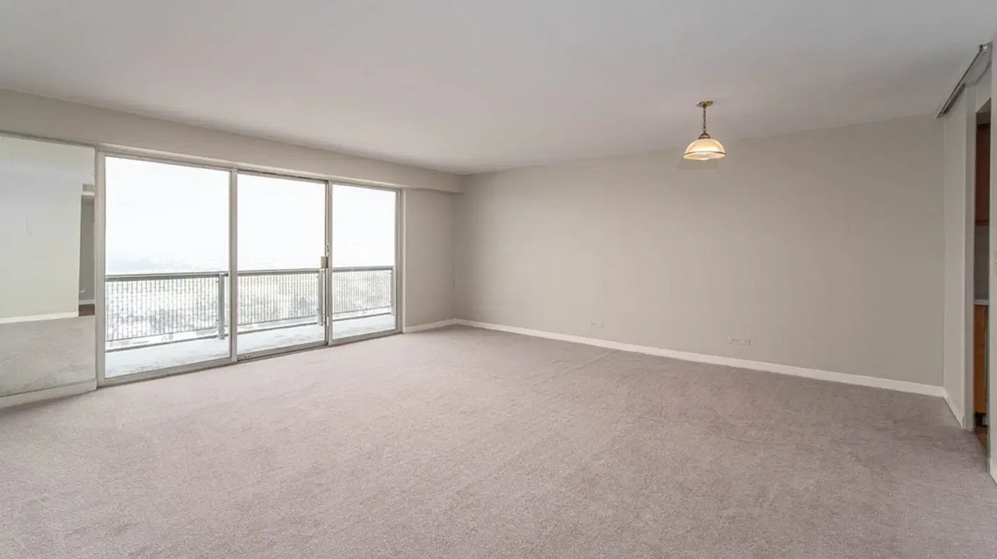 The Jefferson Apartments, Detroit – Room
