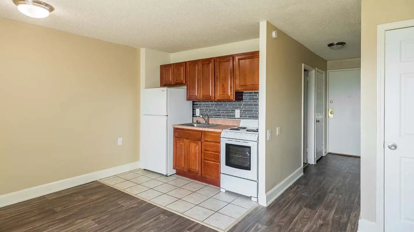 Regency Tower Apartments, Detroit – Kitchen