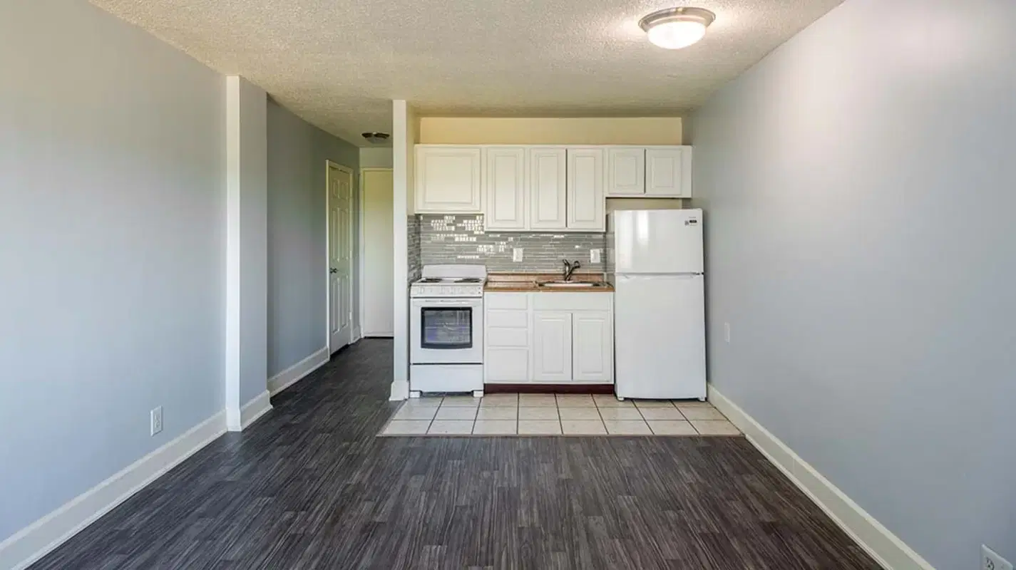 Regency Tower Apartments, Detroit – Kitchen