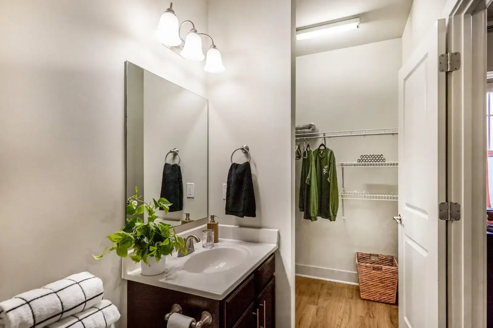 Hannah Townhomes & Lofts, East Lansing – Bathroom
