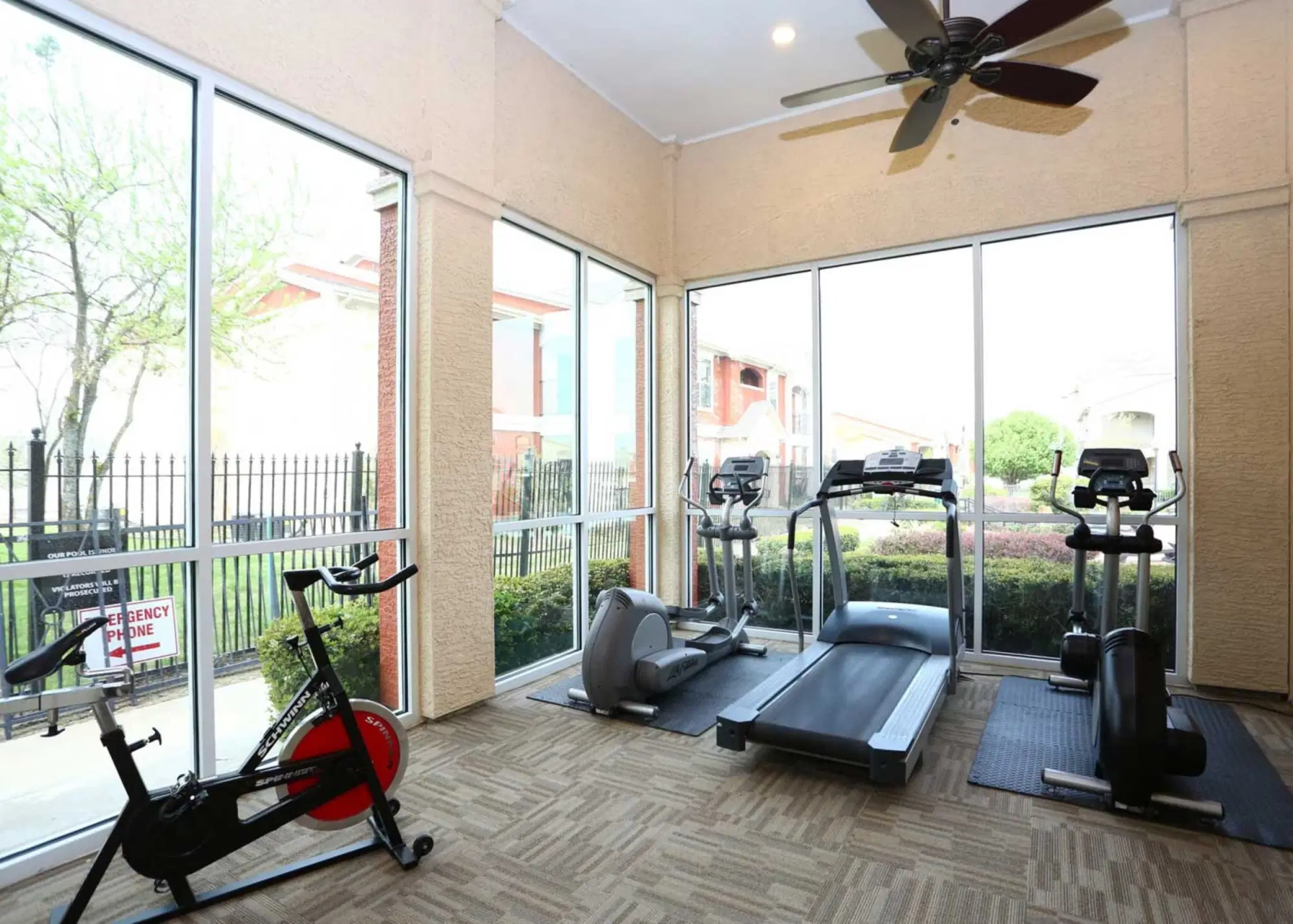 Oxford at Lake Worth, Fort Worth – Amenities