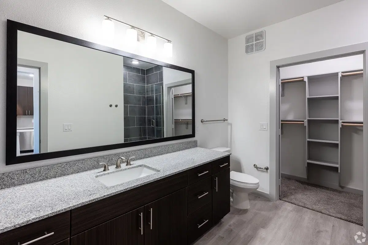Oxford at Weatherford, Weatherford – Bathroom