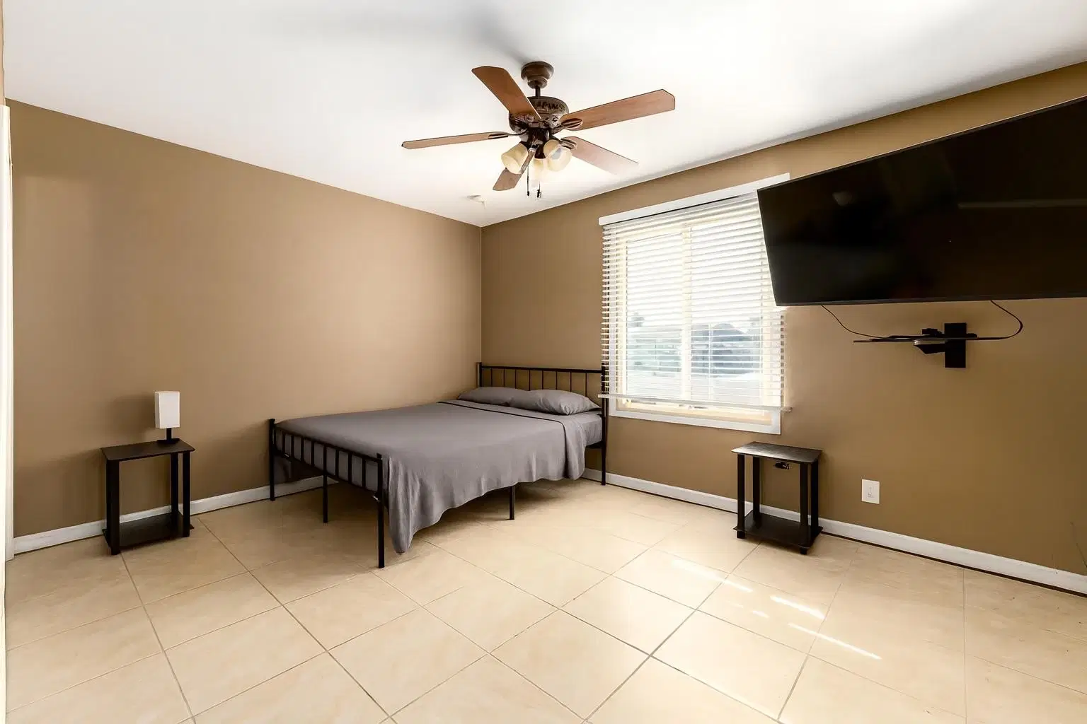 PDP 85029, Phoenix – #79509: Room in 6 Bed 2 Bath
