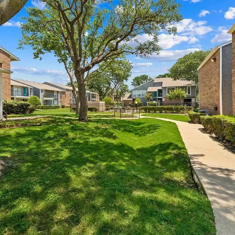 Oak Meadows Apartments, Denton – Exterior