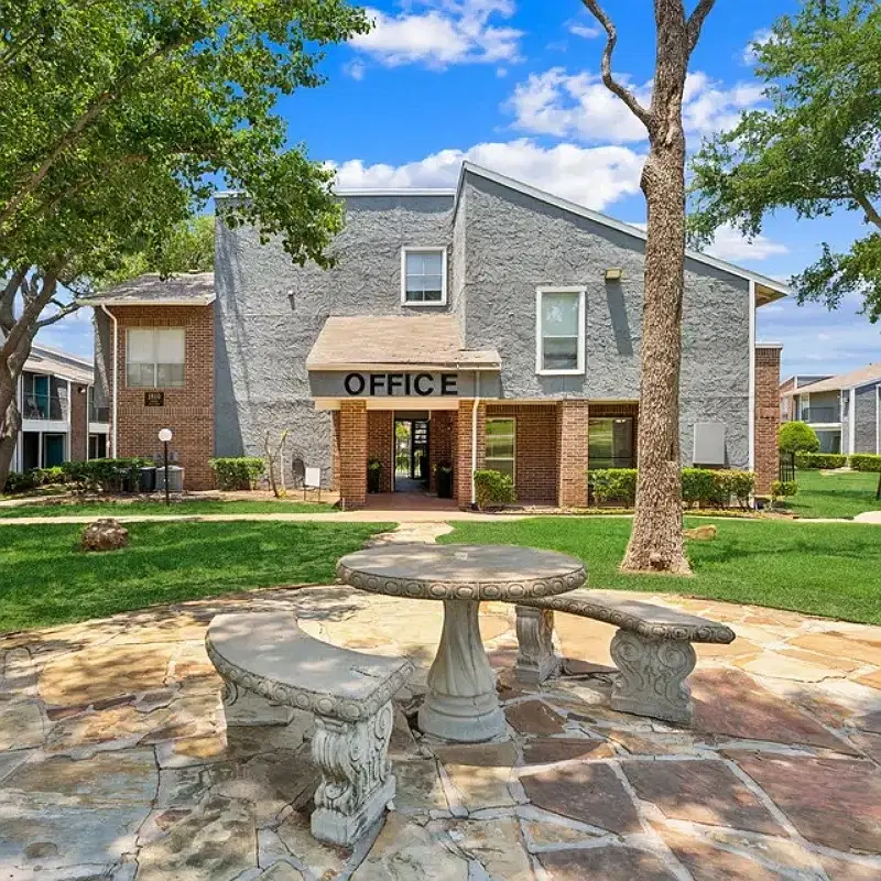 Oak Meadows Apartments, Denton – Exterior