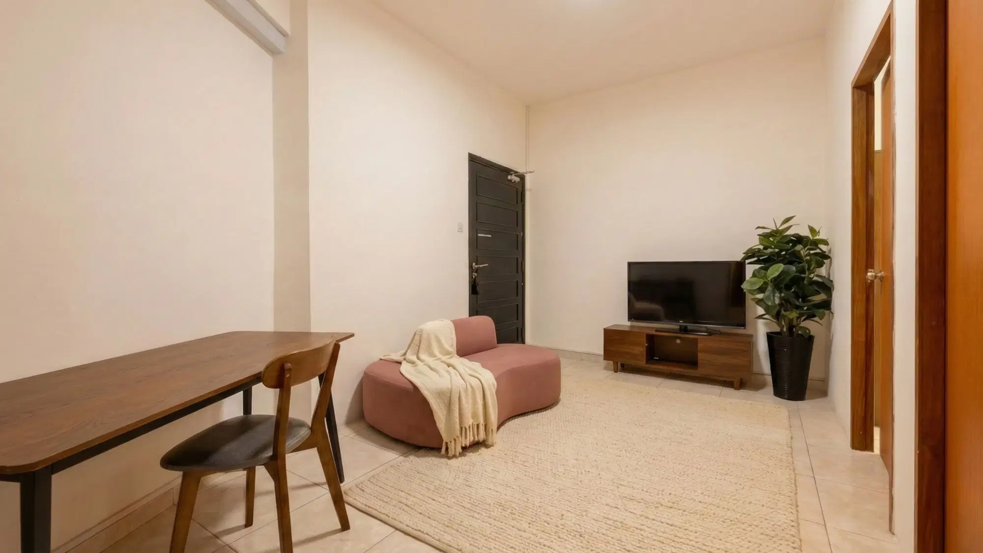 Room in a 6 Bedroom Apartment, 135 Serangoon Ave 3, Singapore 556114 – Common Area