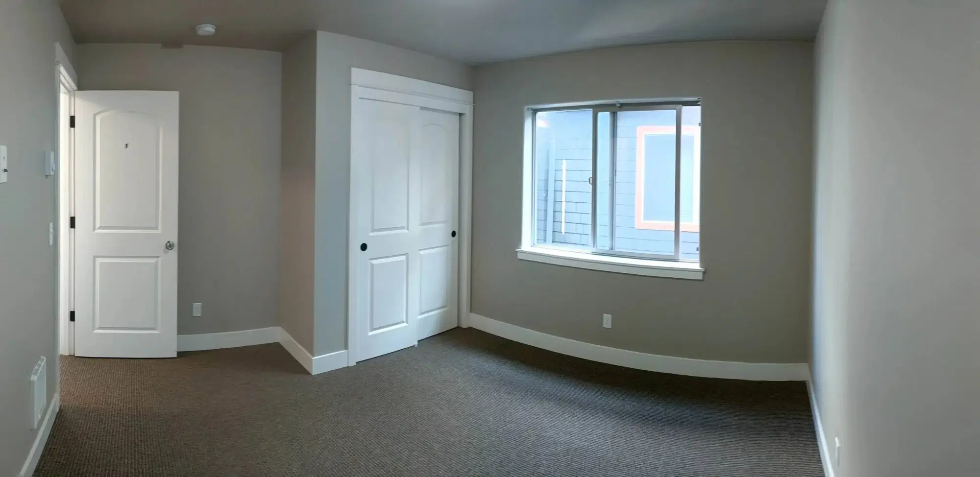 The Douglus, Eugene – Room