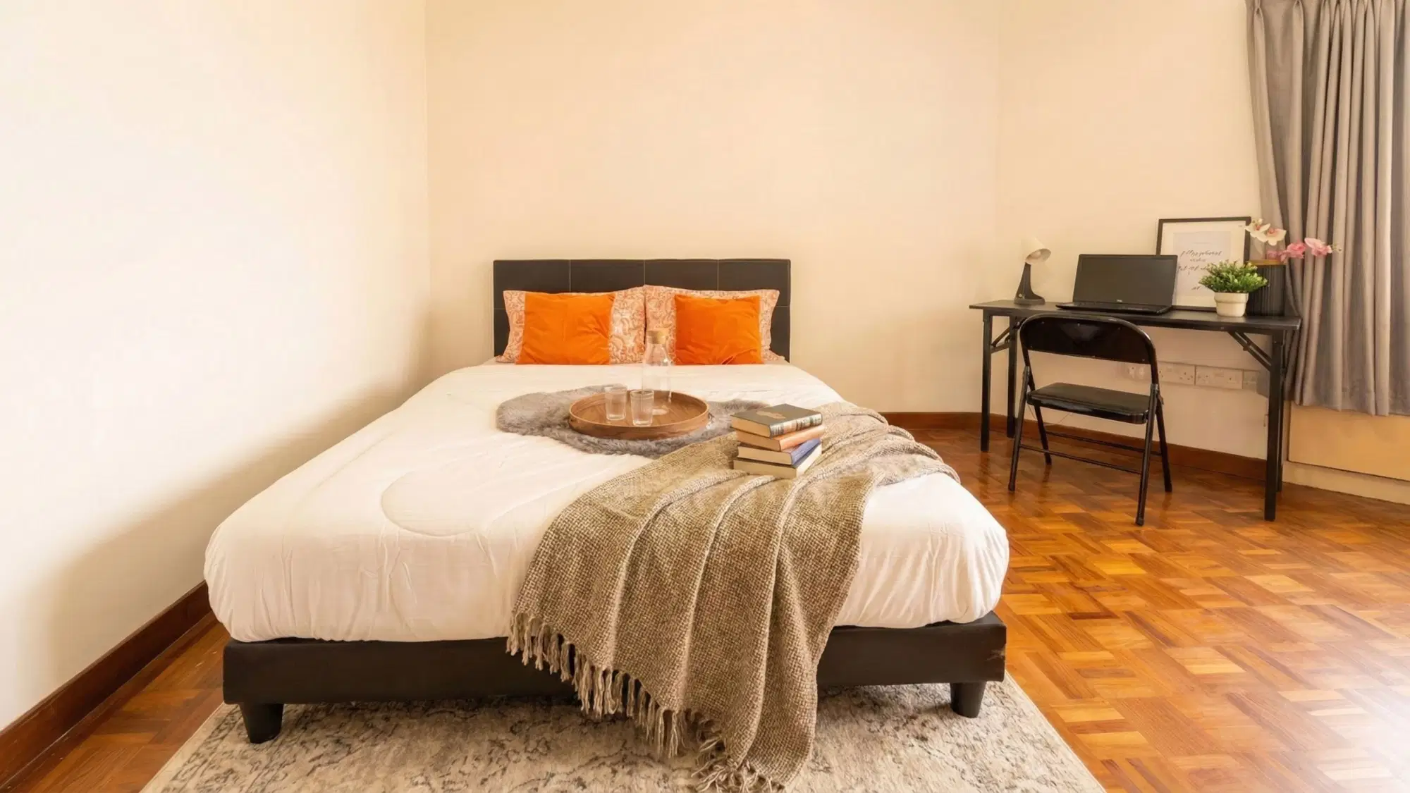 Room in a 7 Bedroom Apartment, 122 Jurong E St 13, Singapore 600122 – Bedroom