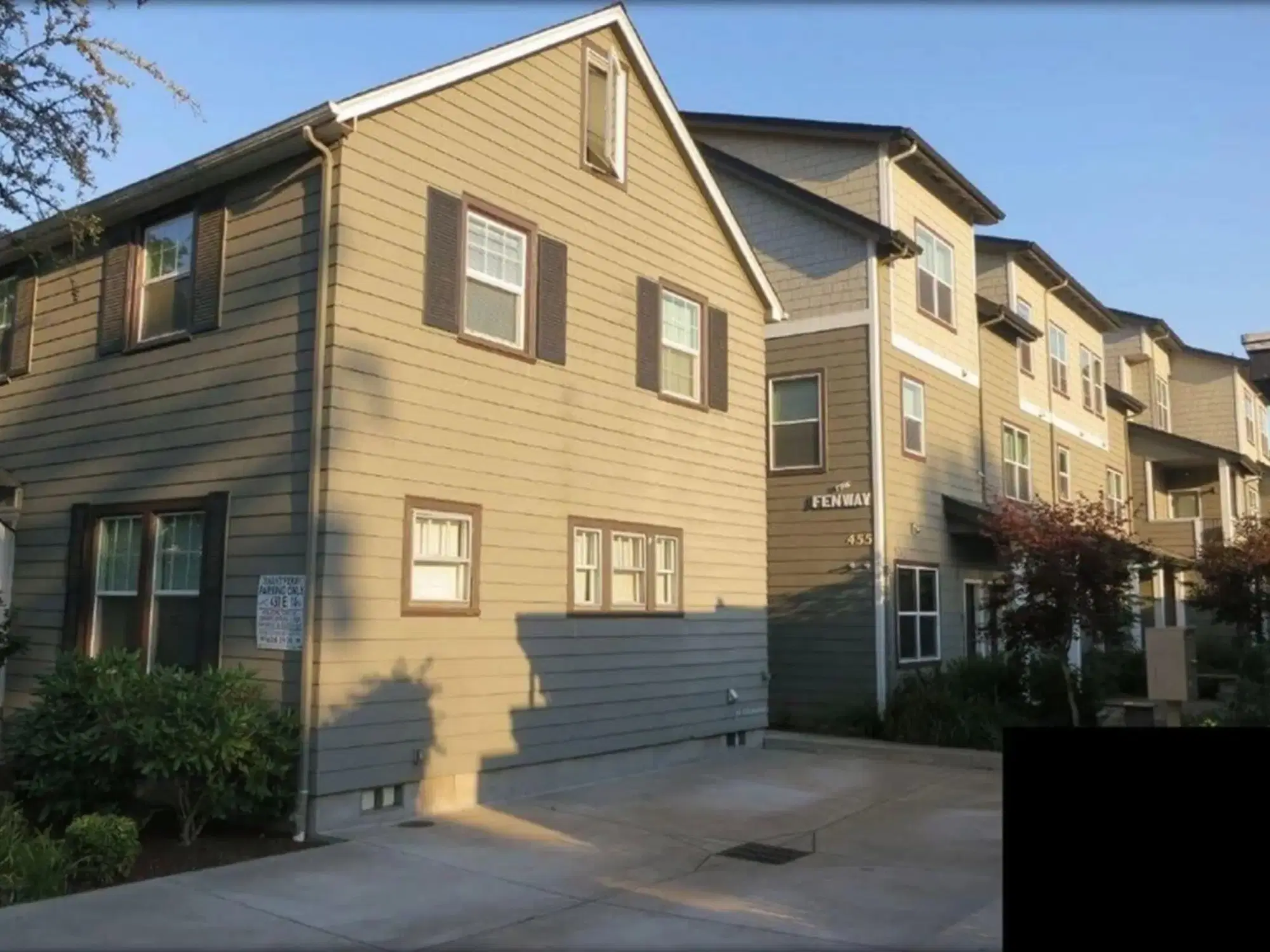 The Fenway, Eugene – Exterior