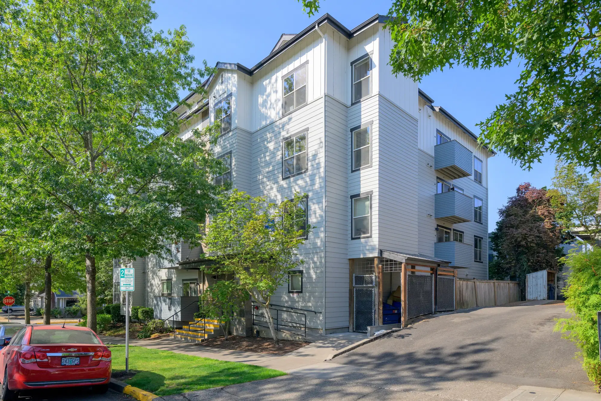 The Hutton, Eugene – Exterior
