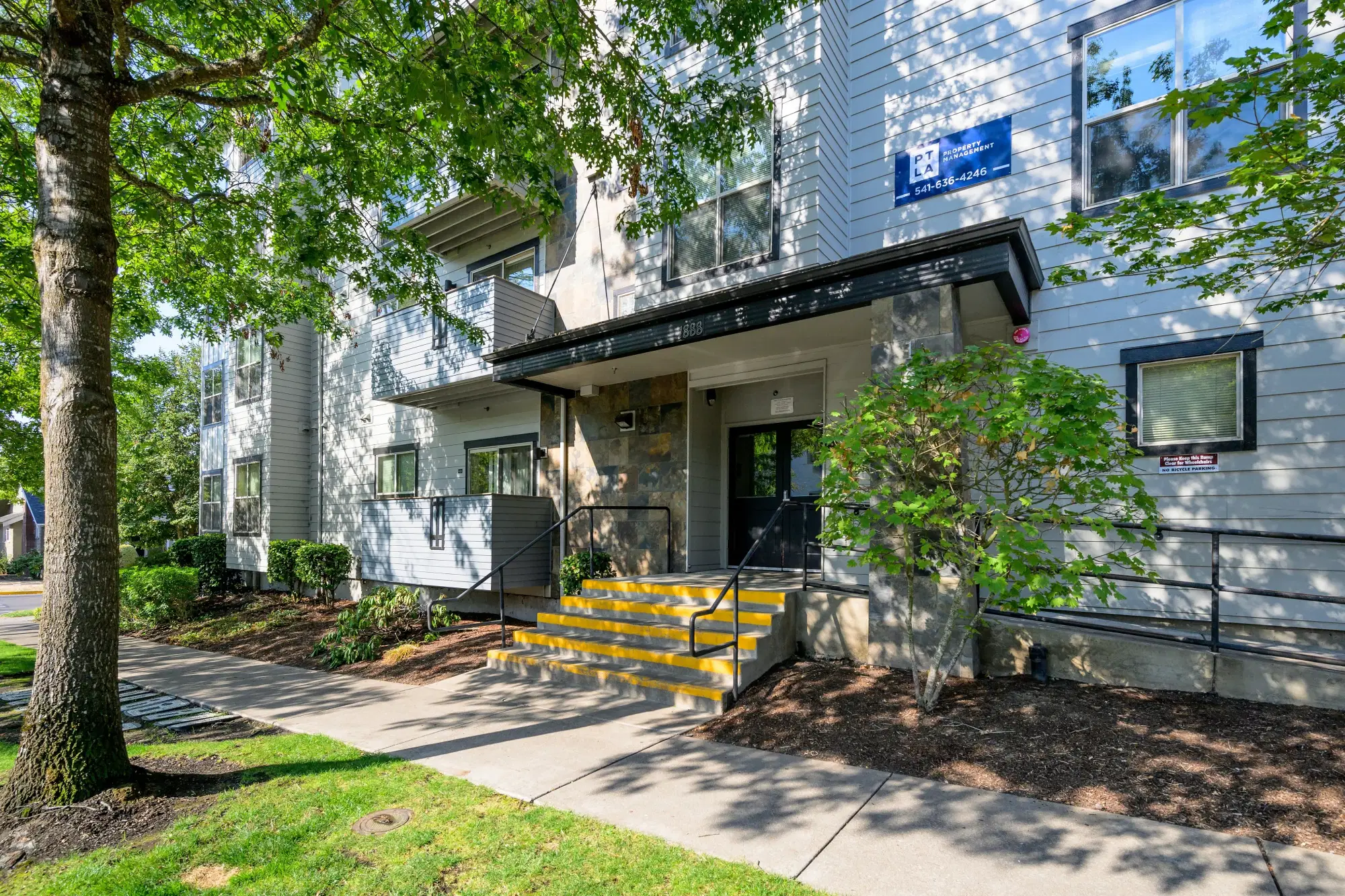The Hutton, Eugene – Exterior