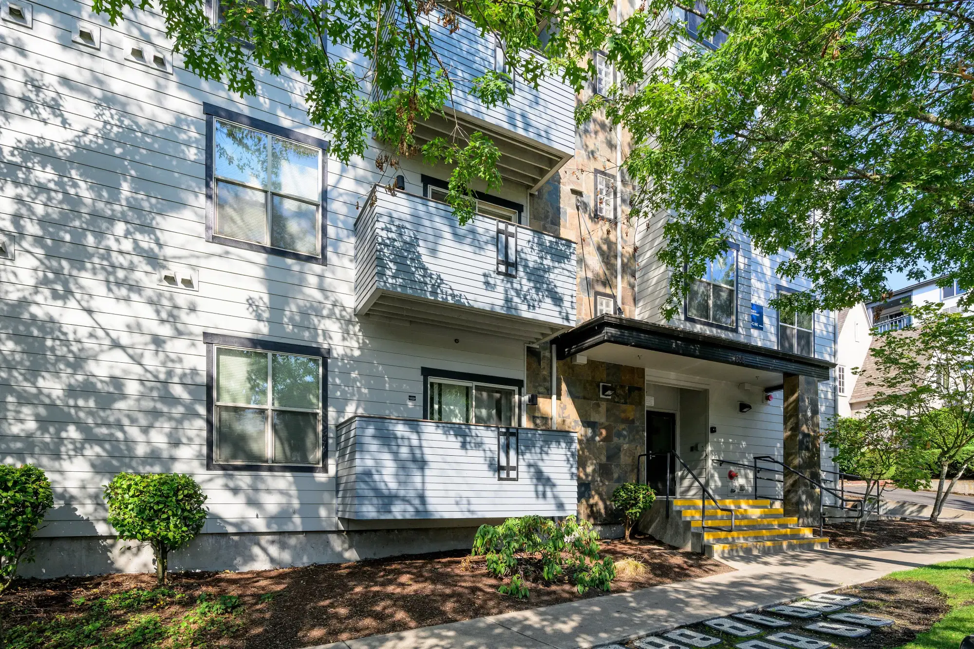 The Hutton, Eugene – Exterior