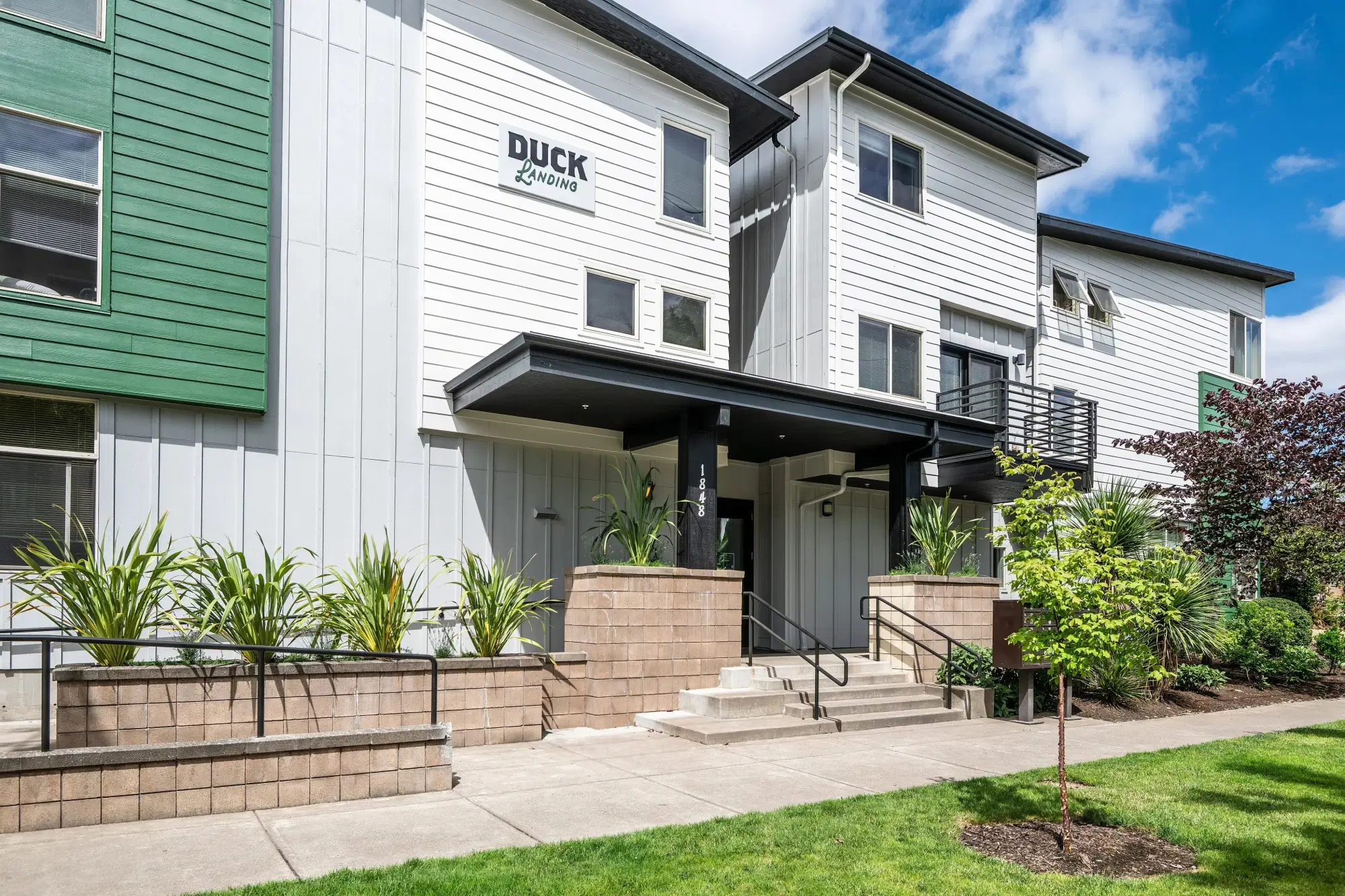 Duck Landing, Eugene – Exterior