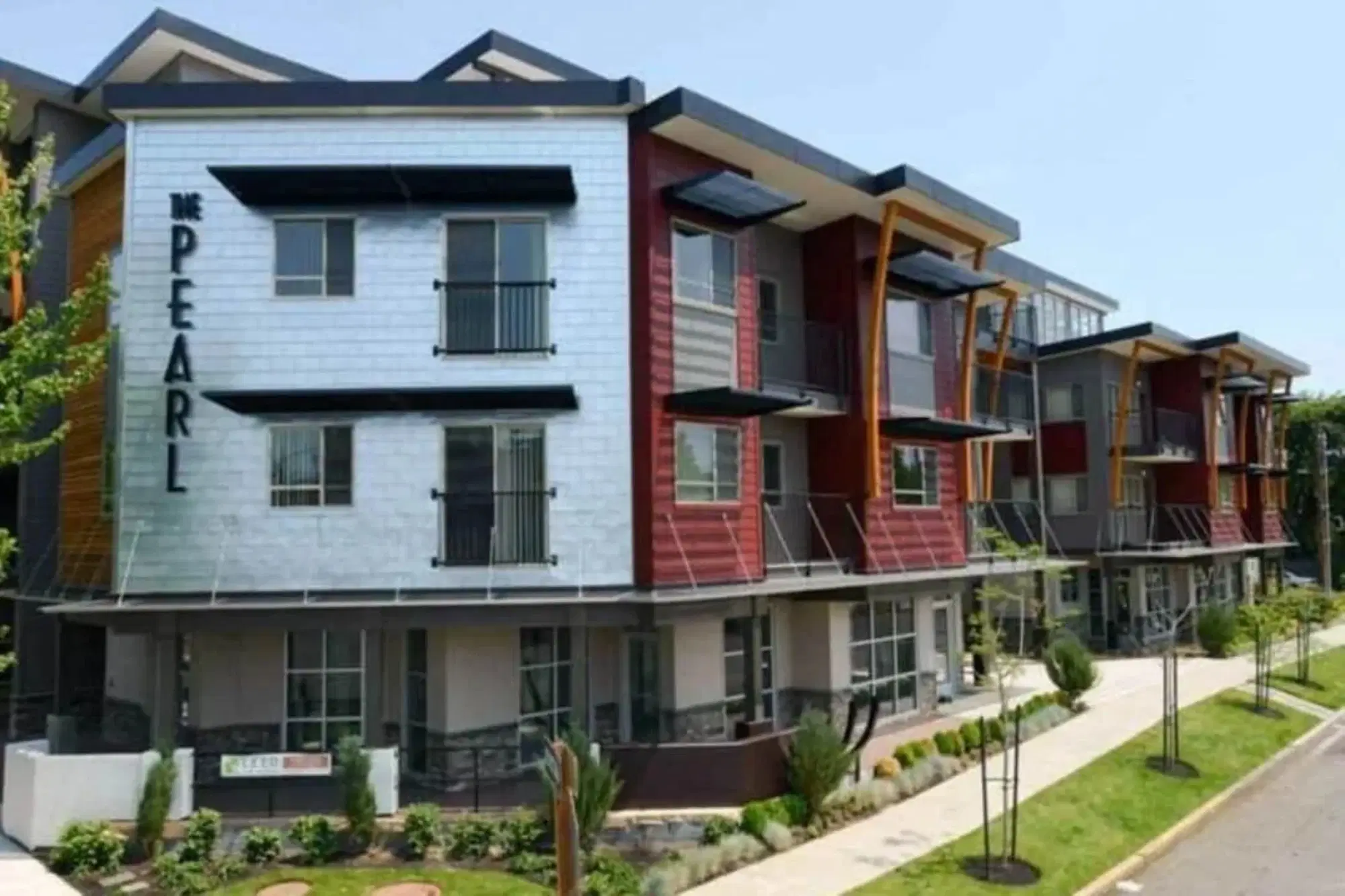 The Pearl, Eugene – Exterior