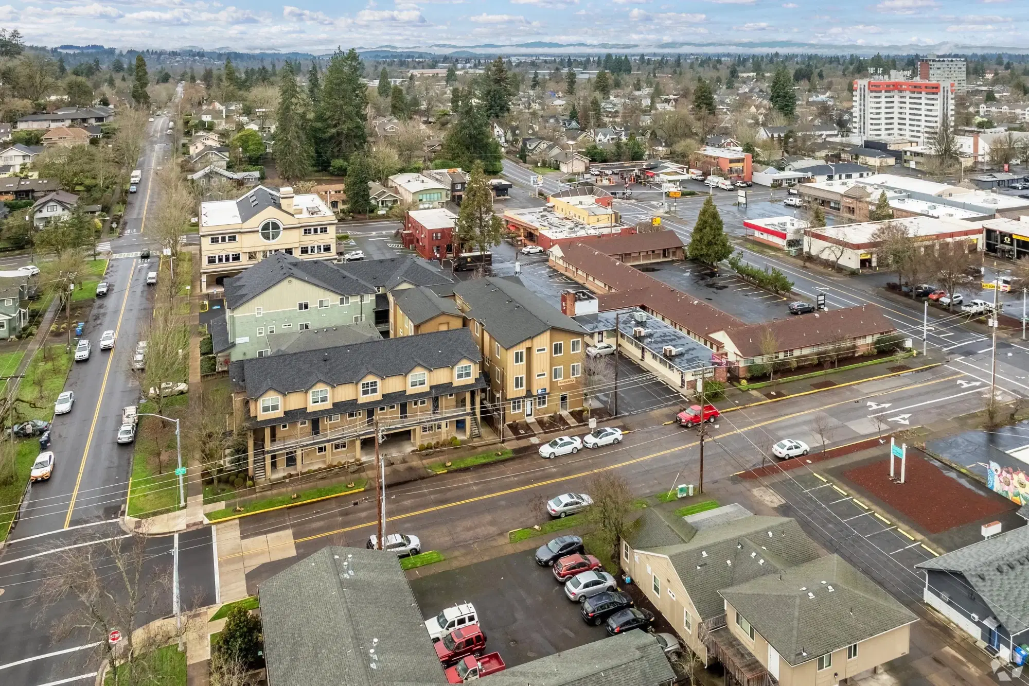 The Ponderosa, Eugene – Exterior