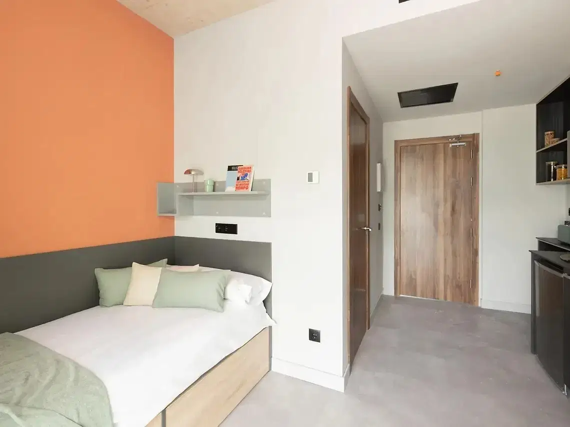 Yugo Maria Oliveras, Barcelona – Premium Individual
