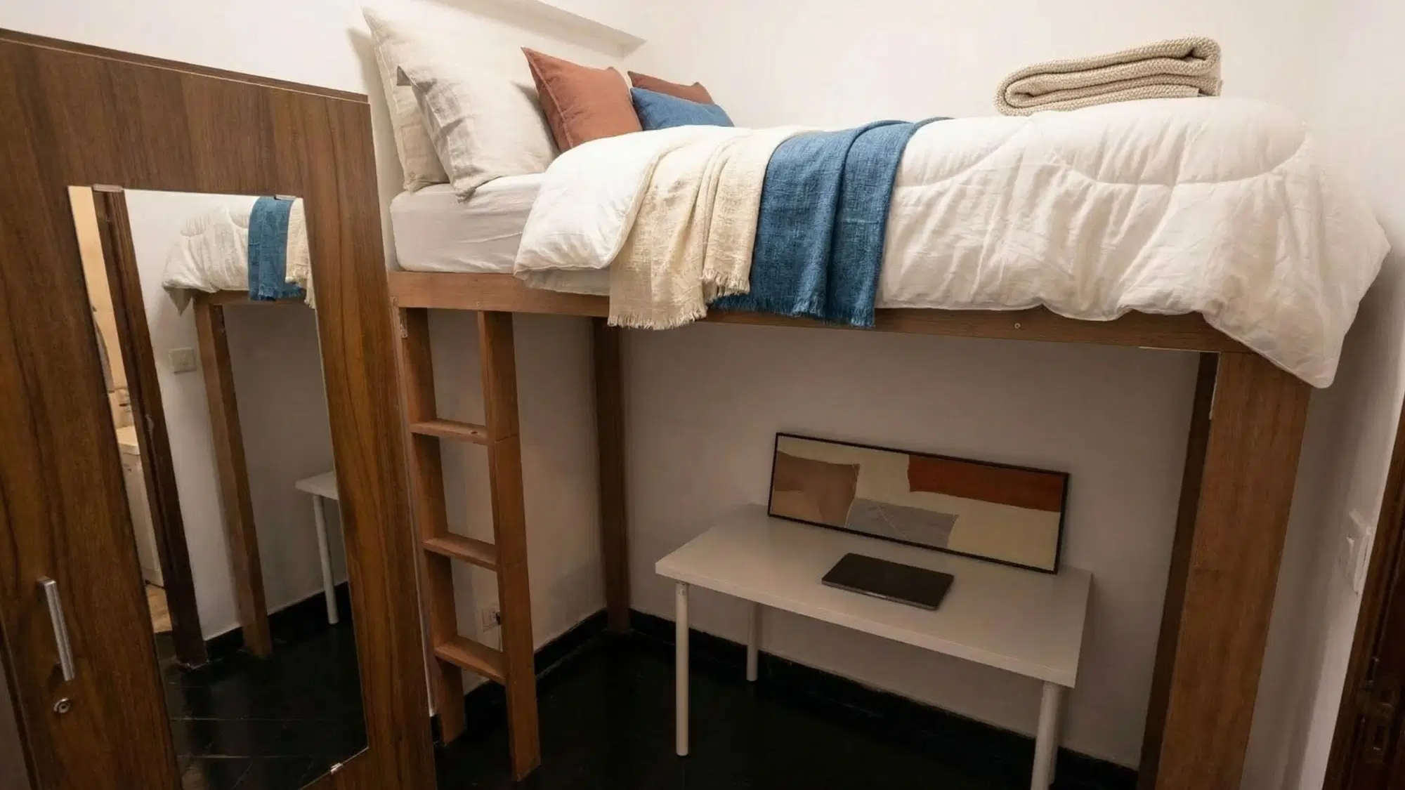 Room in a 6 Bedroom Apartment, 135 Serangoon Ave 3, Singapore 556114 – Standard Room 1