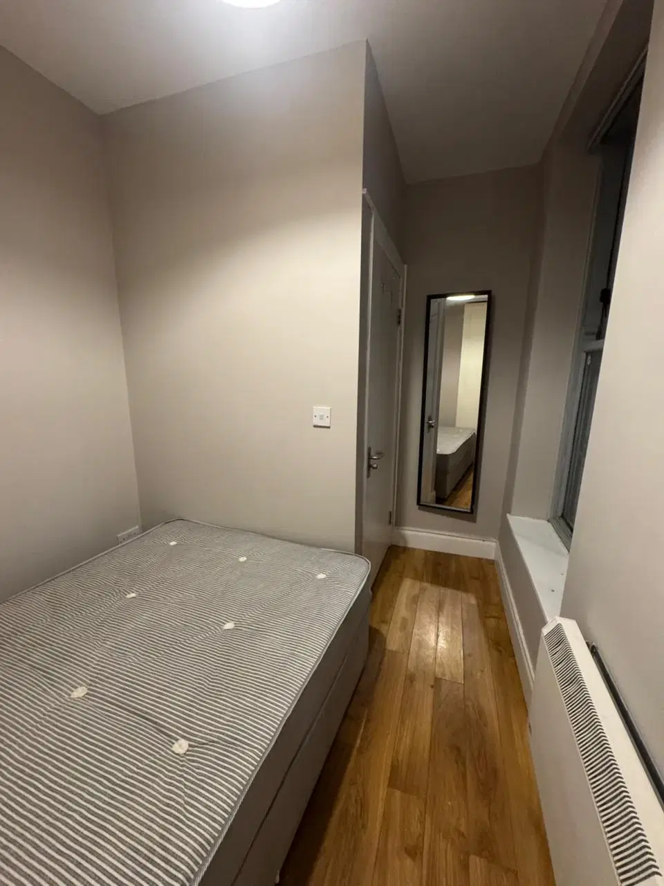 Room in A 8 Bedroom Apartment, 1 Waterfall Avenue, Drumcondra, Dublin 3 D03 DA24 – Bedroom