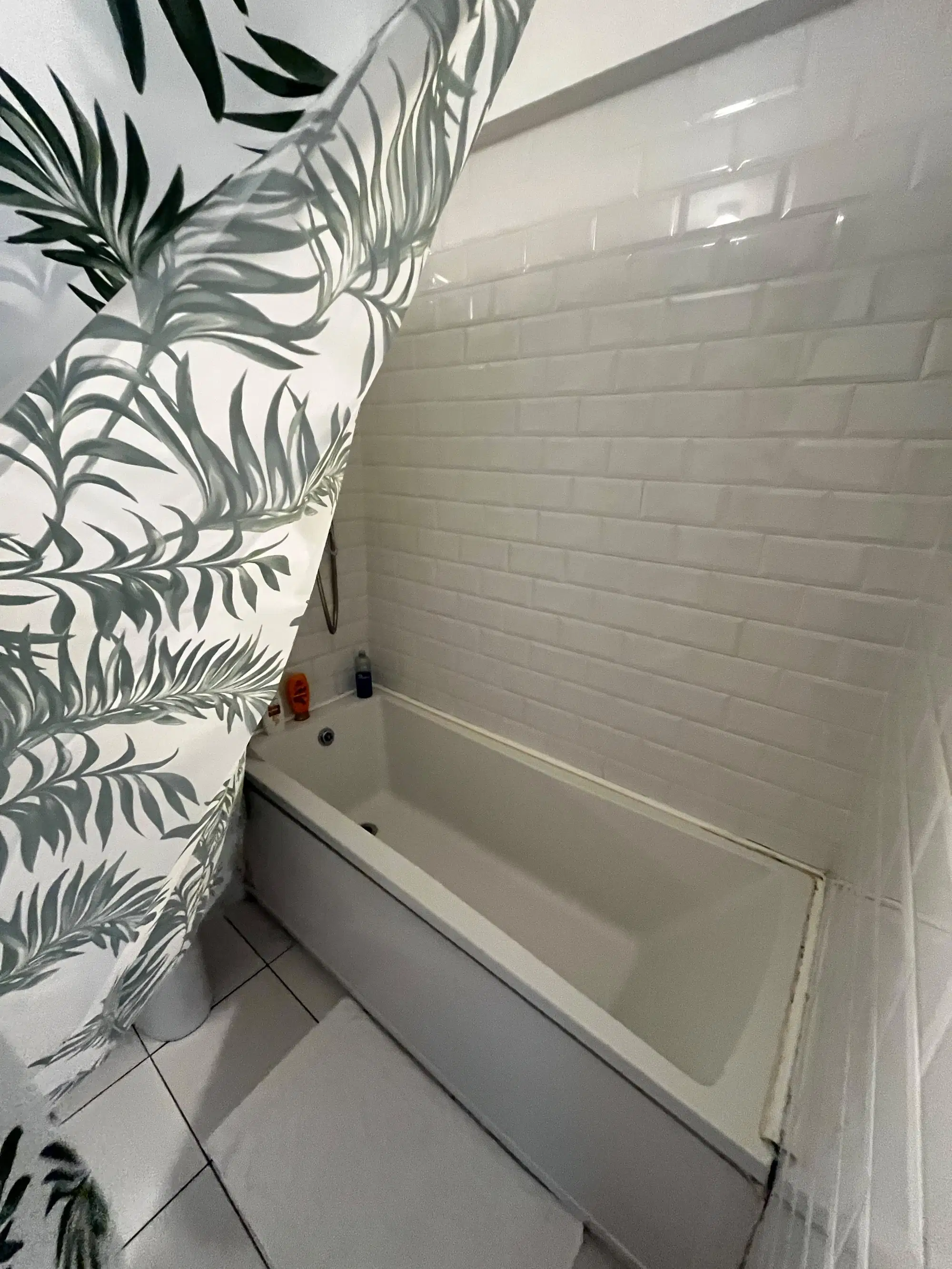 Room in A 2 Bedroom Apartment, Nicholas House, Ardilaun Court, Patrick Street, Dublin 8 D08 YC64 – Bathroom