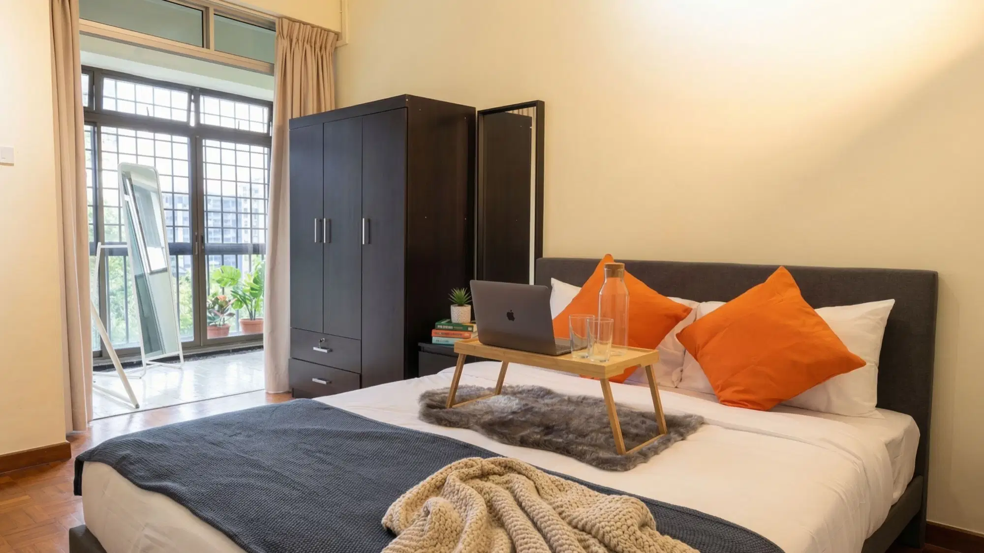 Room in a 6 Bedroom Apartment, 588 Yio Chu Kang Rd, Singapore 787072 – Premium Room 2