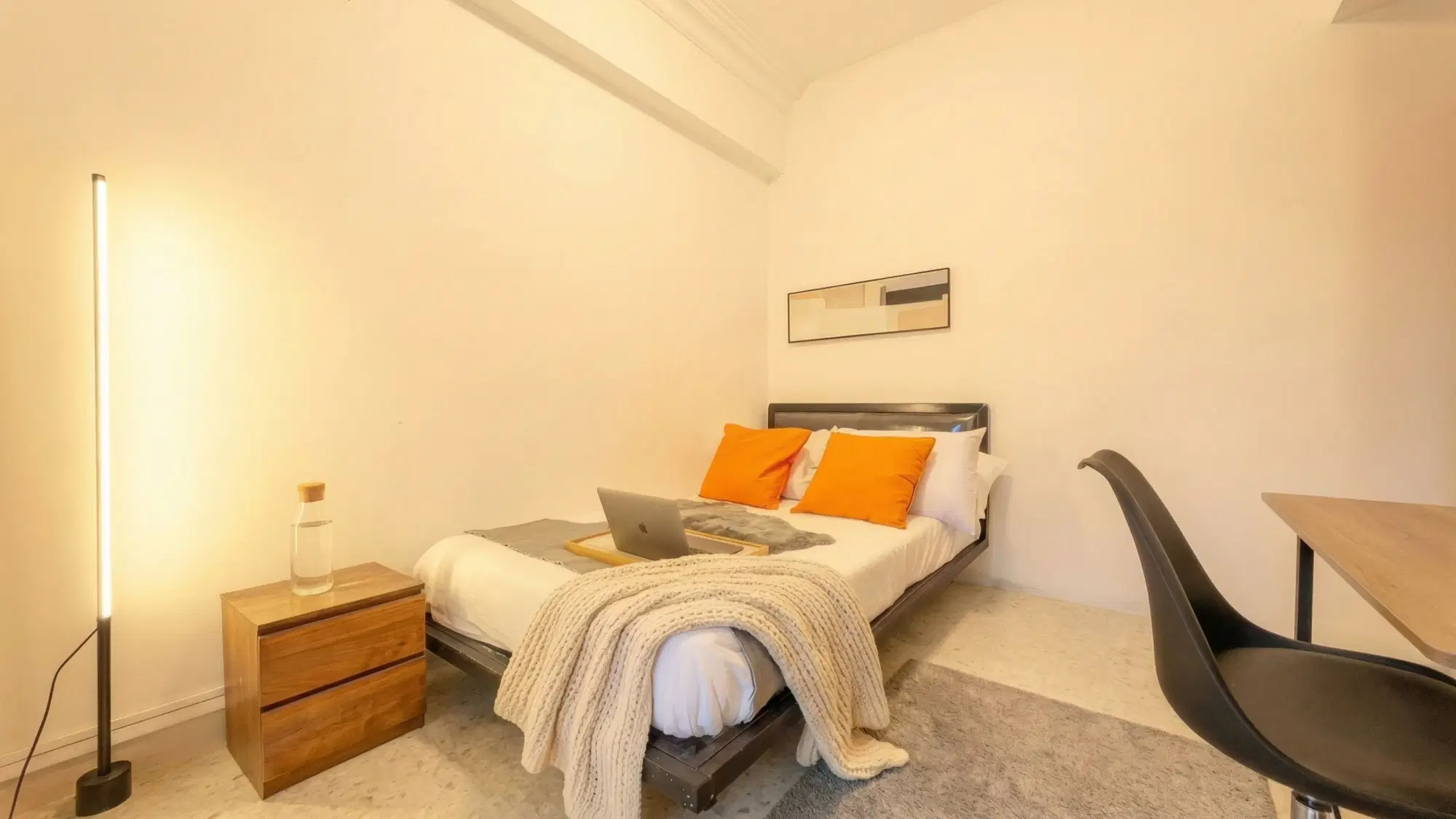 Room in a 6 Bedroom Apartment, 588 Yio Chu Kang Rd, Singapore 787072 – Premium Room 3