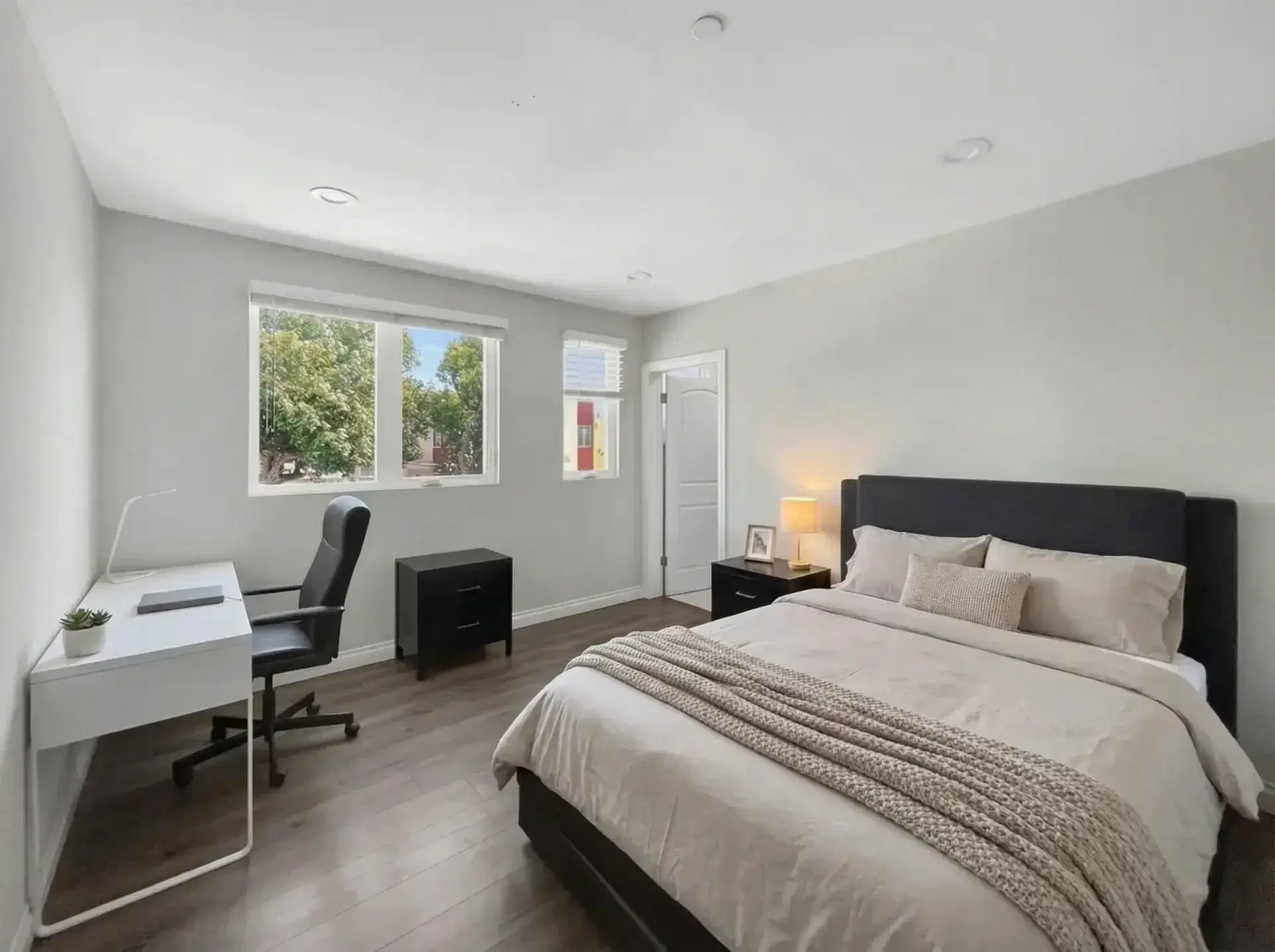 1334 W 37th Pl, Los Angeles