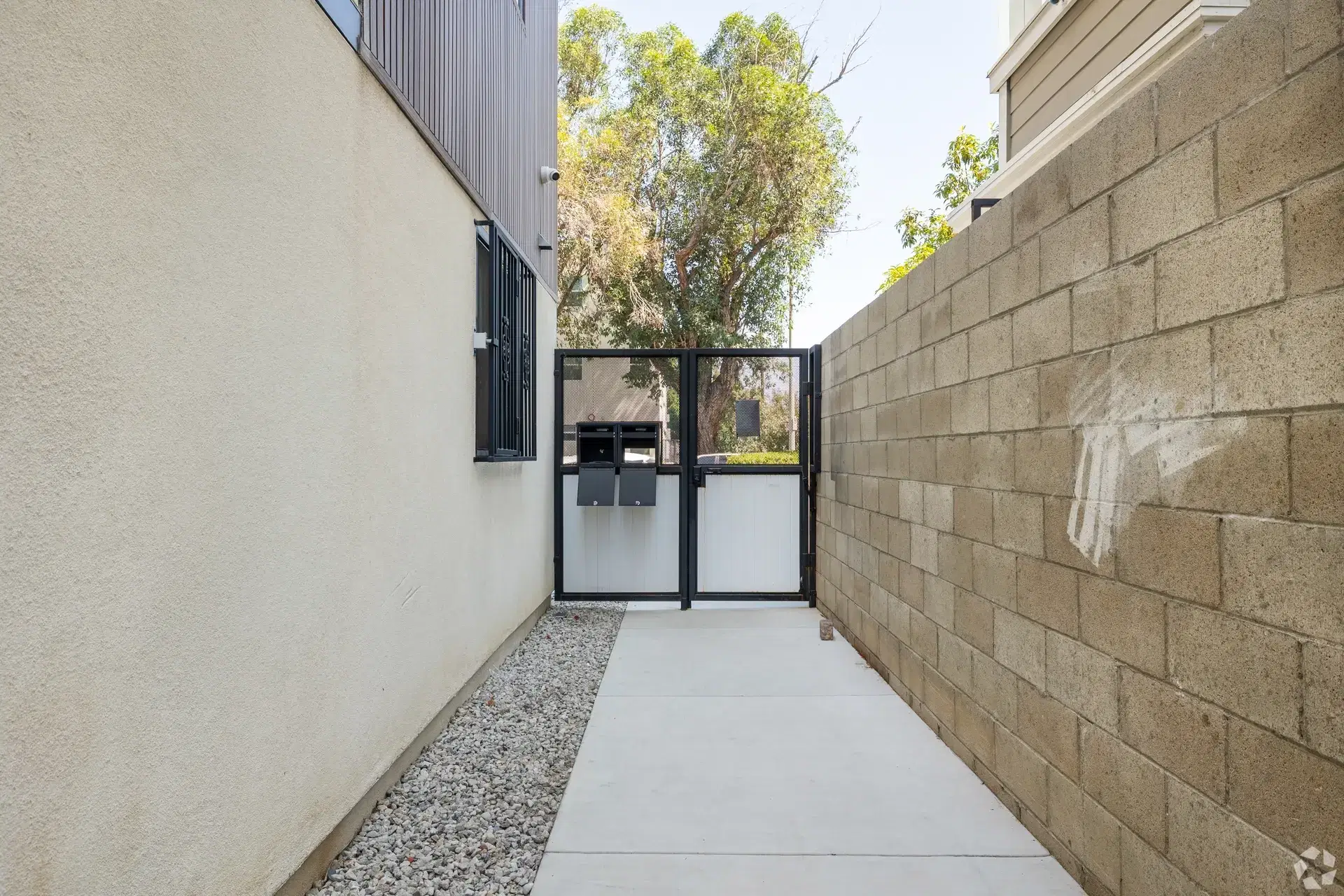 1186 W 37th Pl, Los Angeles – Exterior