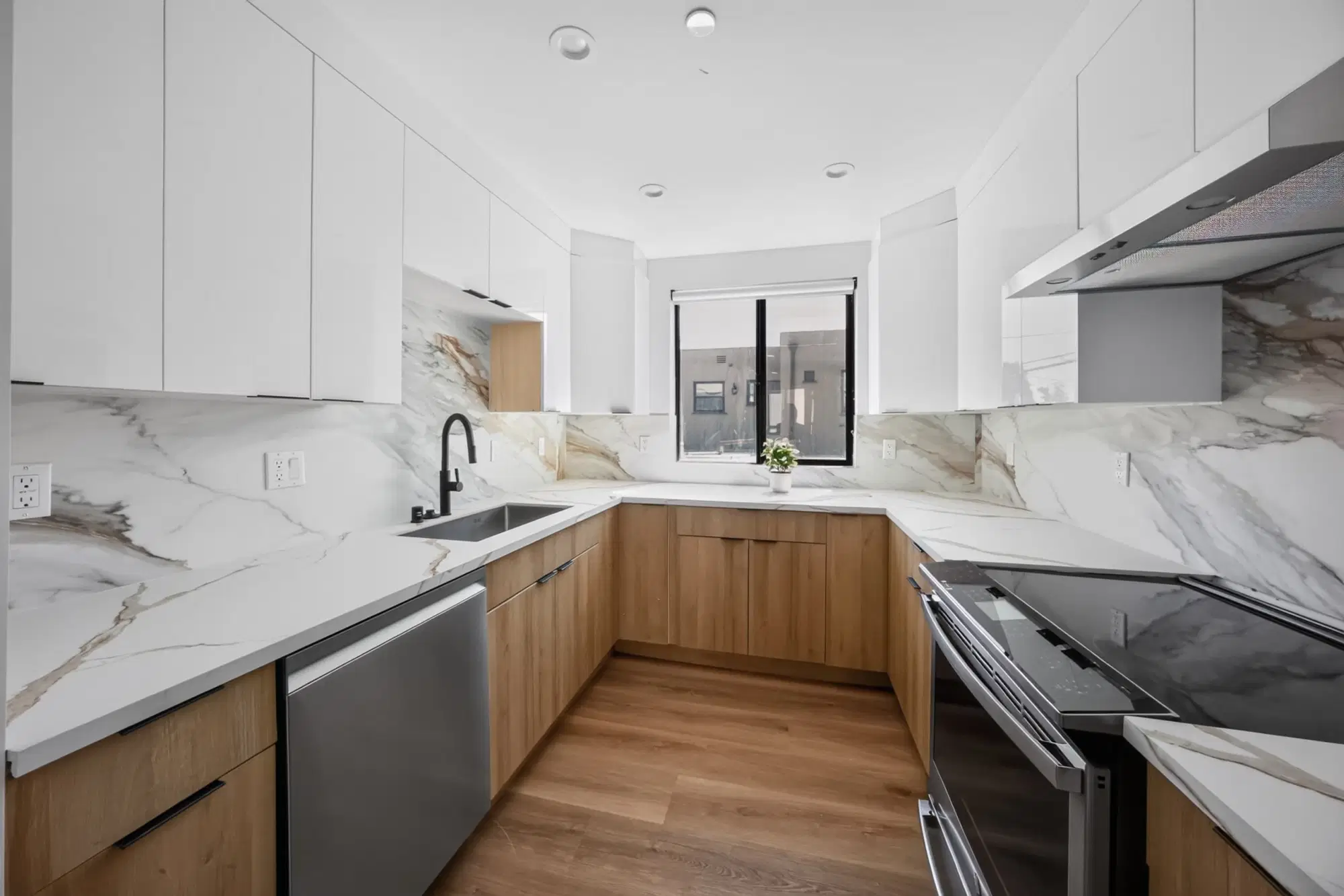 6064 W Cashio St, Los Angeles – Kitchen