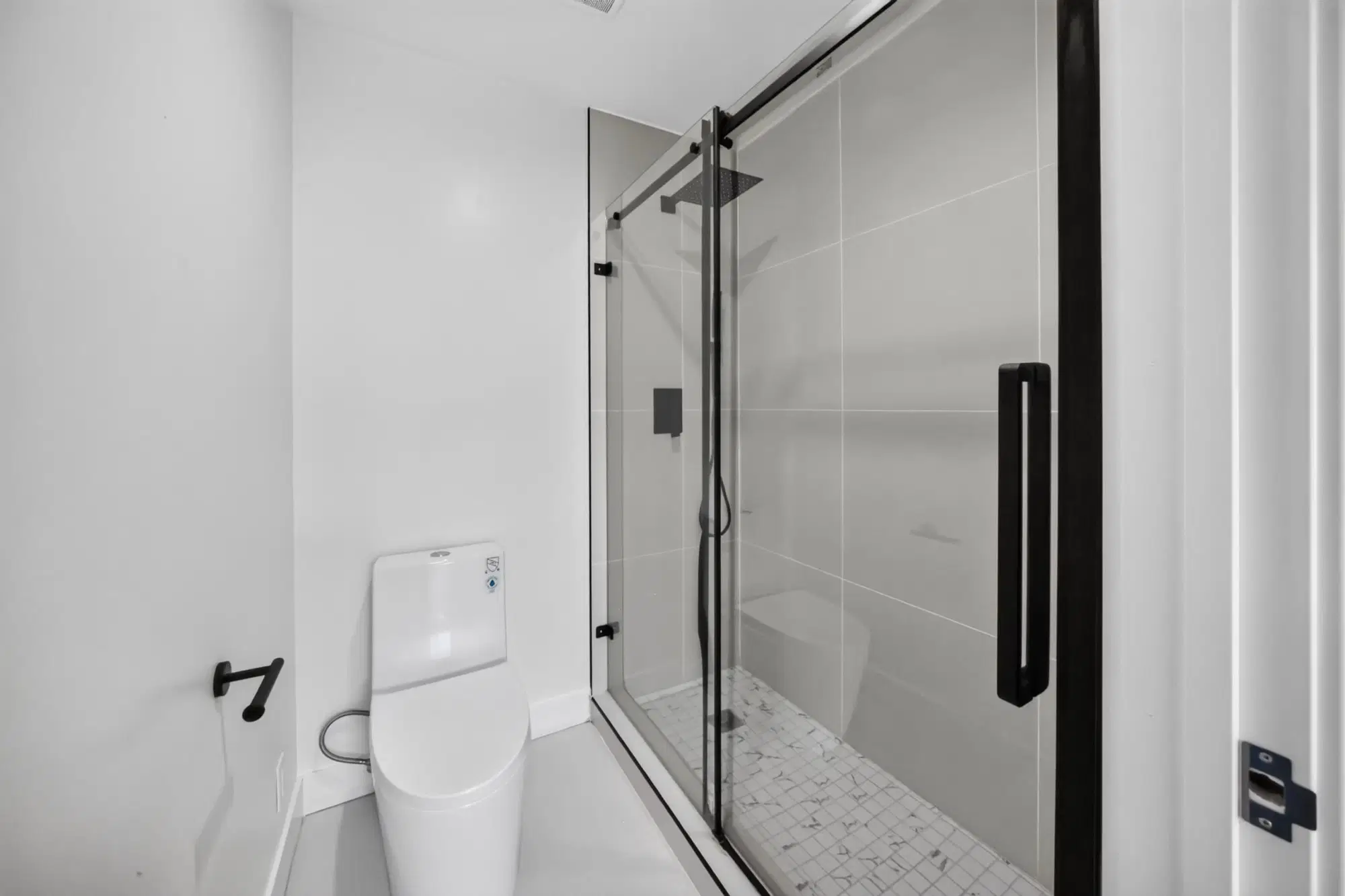 6064 W Cashio St, Los Angeles – Bathroom