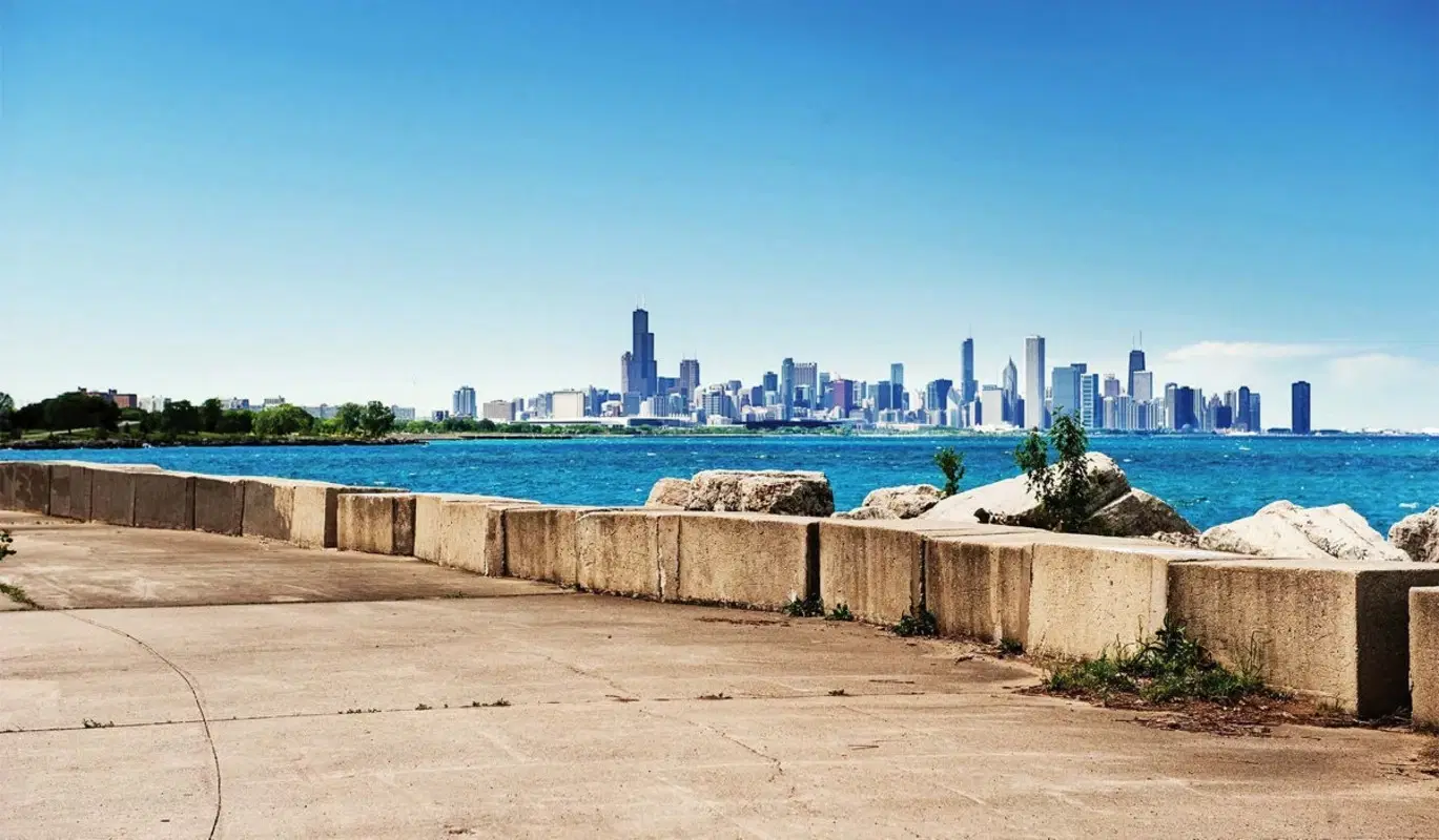 Hyde Park Tower Apartments, Chicago – Exterior